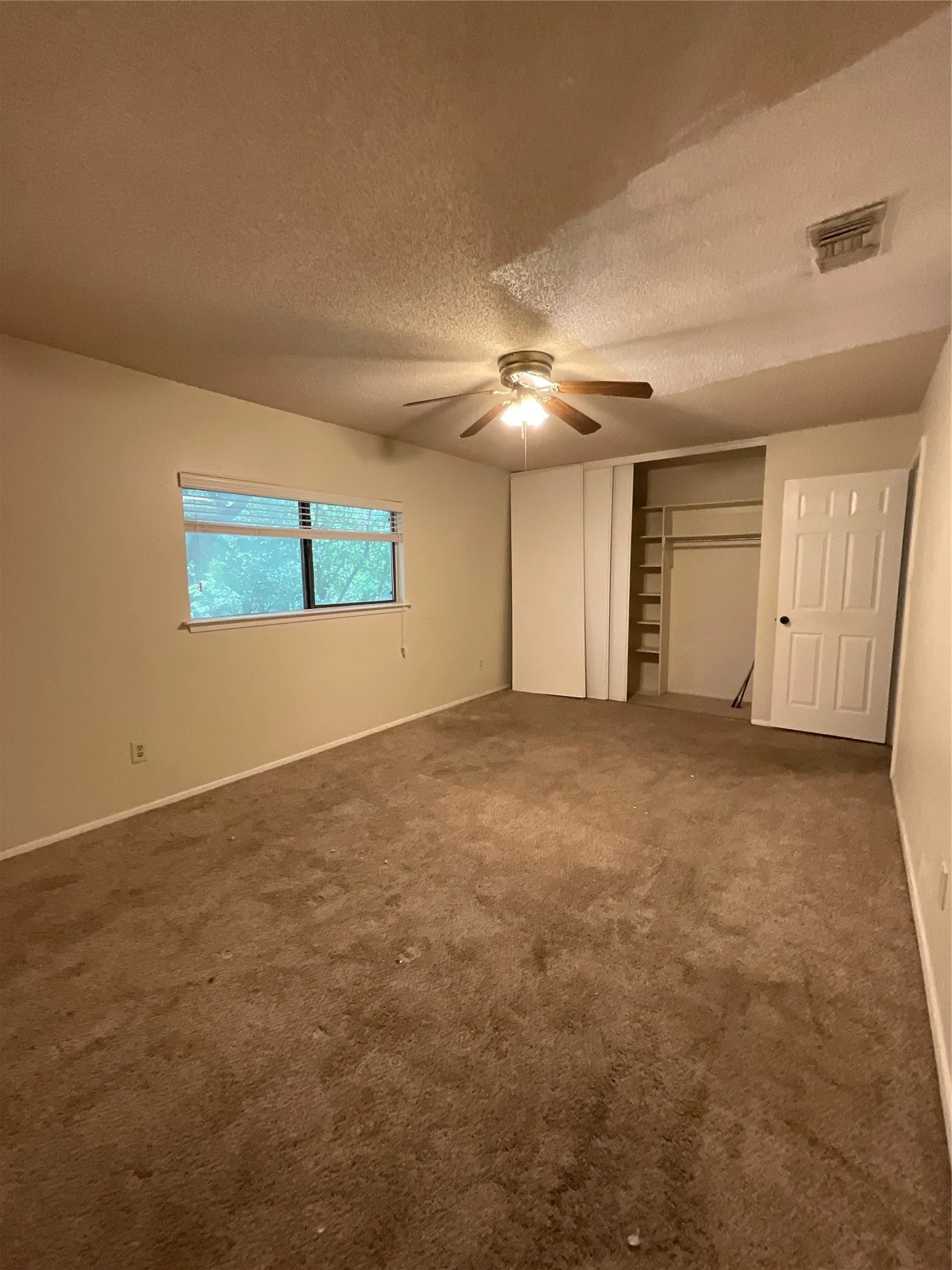 Single Family Residence For Sale in Dallas County , 2332 Abbington Lane, Grand Prairie, Texas 75052, 4 Bedroom, 3 Bathroom, 2 Garage spaces, 2,330 Sqft, built in 1985, mls#21339129, Real Estate Agent in Grand Prairie, Homes For Sale in Dallas county, Homes For Sale in Grand Prairie, Realtor in Grand Prairie Texas, Real Estate Brokerage Independent Realty Texas, Luminita Cordes Realtor