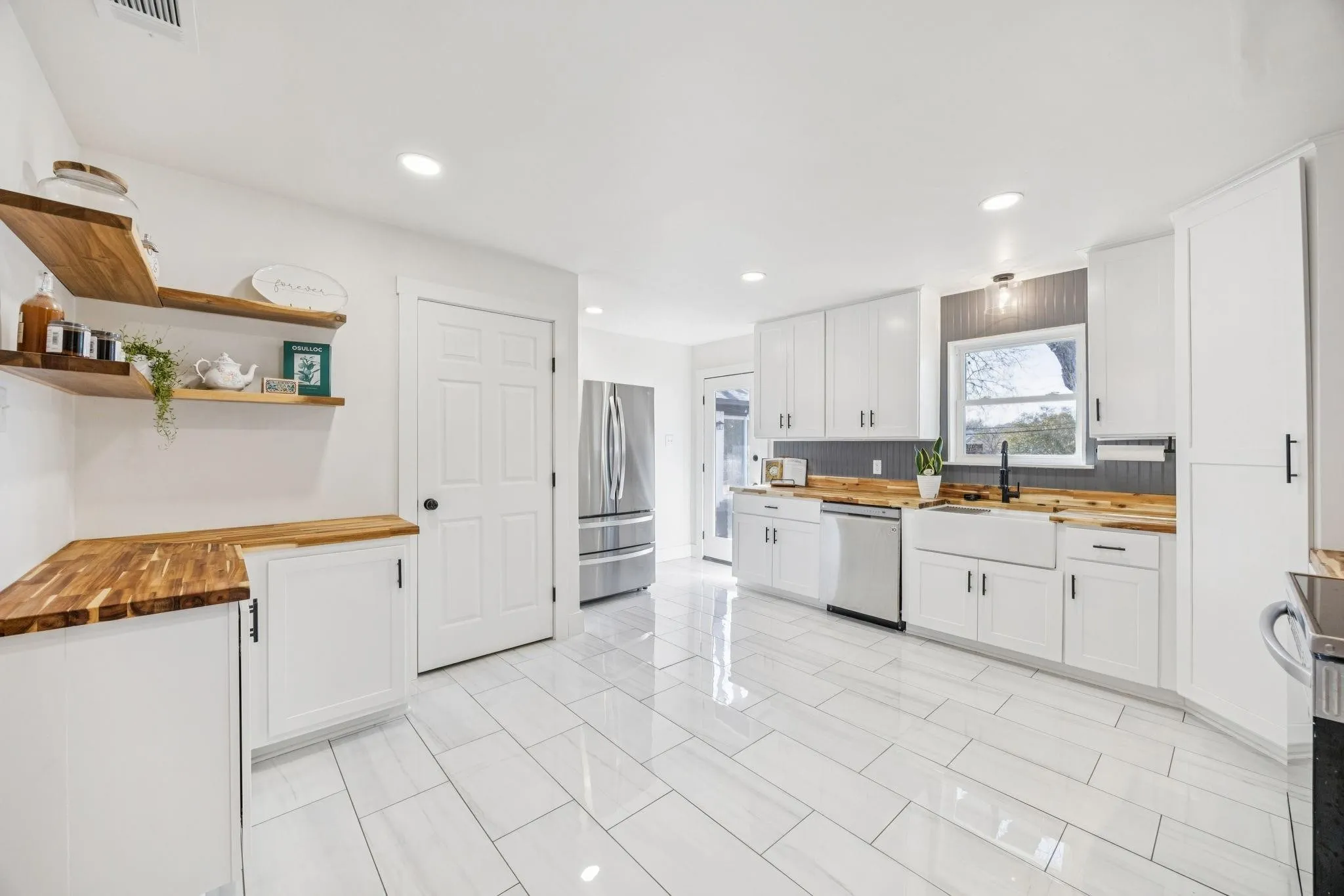 Single Family Residence For Sale in Rockwall County , 207 Joe White Street, Rockwall, Texas 75087, 4 Bedroom, 3 Bathroom, 1 Garage spaces, 2,002 Sqft, built in 1975, mls#21336368, Real Estate Agent in Rockwall, Homes For Sale in Rockwall county, Homes For Sale in Rockwall, Realtor in Rockwall Texas, Real Estate Brokerage Independent Realty Texas, Luminita Cordes Realtor