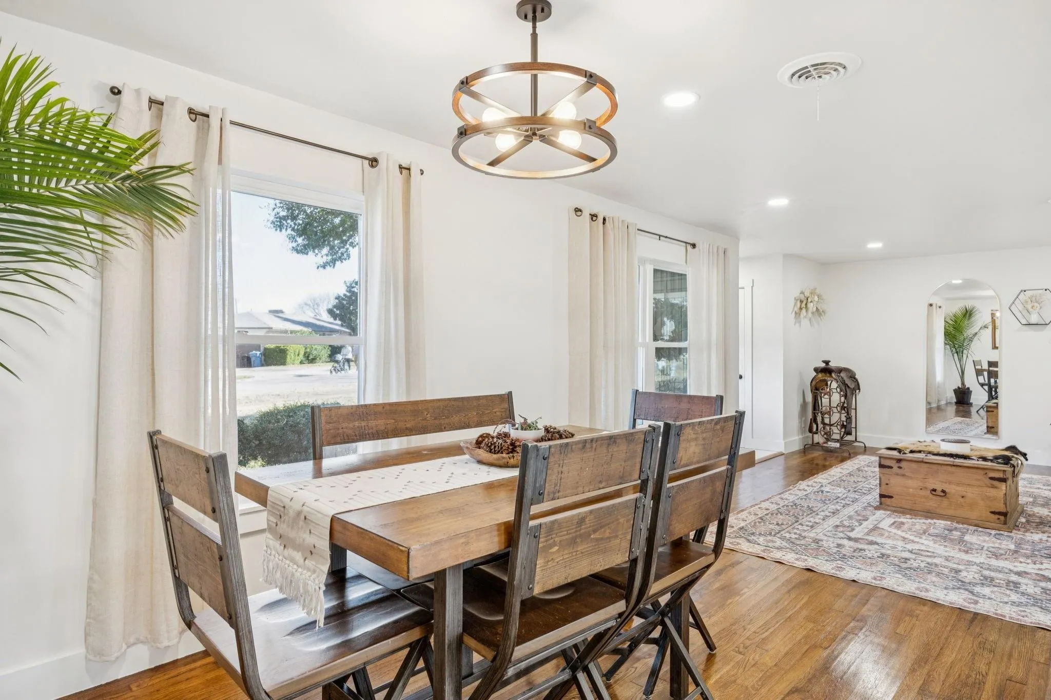 Single Family Residence For Sale in Rockwall County , 207 Joe White Street, Rockwall, Texas 75087, 4 Bedroom, 3 Bathroom, 1 Garage spaces, 2,002 Sqft, built in 1975, mls#21336368, Real Estate Agent in Rockwall, Homes For Sale in Rockwall county, Homes For Sale in Rockwall, Realtor in Rockwall Texas, Real Estate Brokerage Independent Realty Texas, Luminita Cordes Realtor