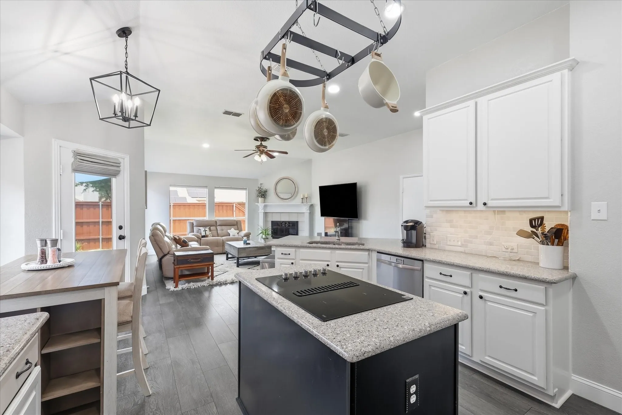 Single Family Residence For Sale in Denton County , 3704 Cottonwood Springs Drive, The Colony, Texas 75056, 4 Bedroom, 2 Bathroom, 2 Garage spaces, 2,043 Sqft, built in 1996, mls#21339134, Real Estate Agent in The Colony, Homes For Sale in Denton county, Homes For Sale in The Colony, Realtor in The Colony Texas, Real Estate Brokerage Independent Realty Texas, Luminita Cordes Realtor