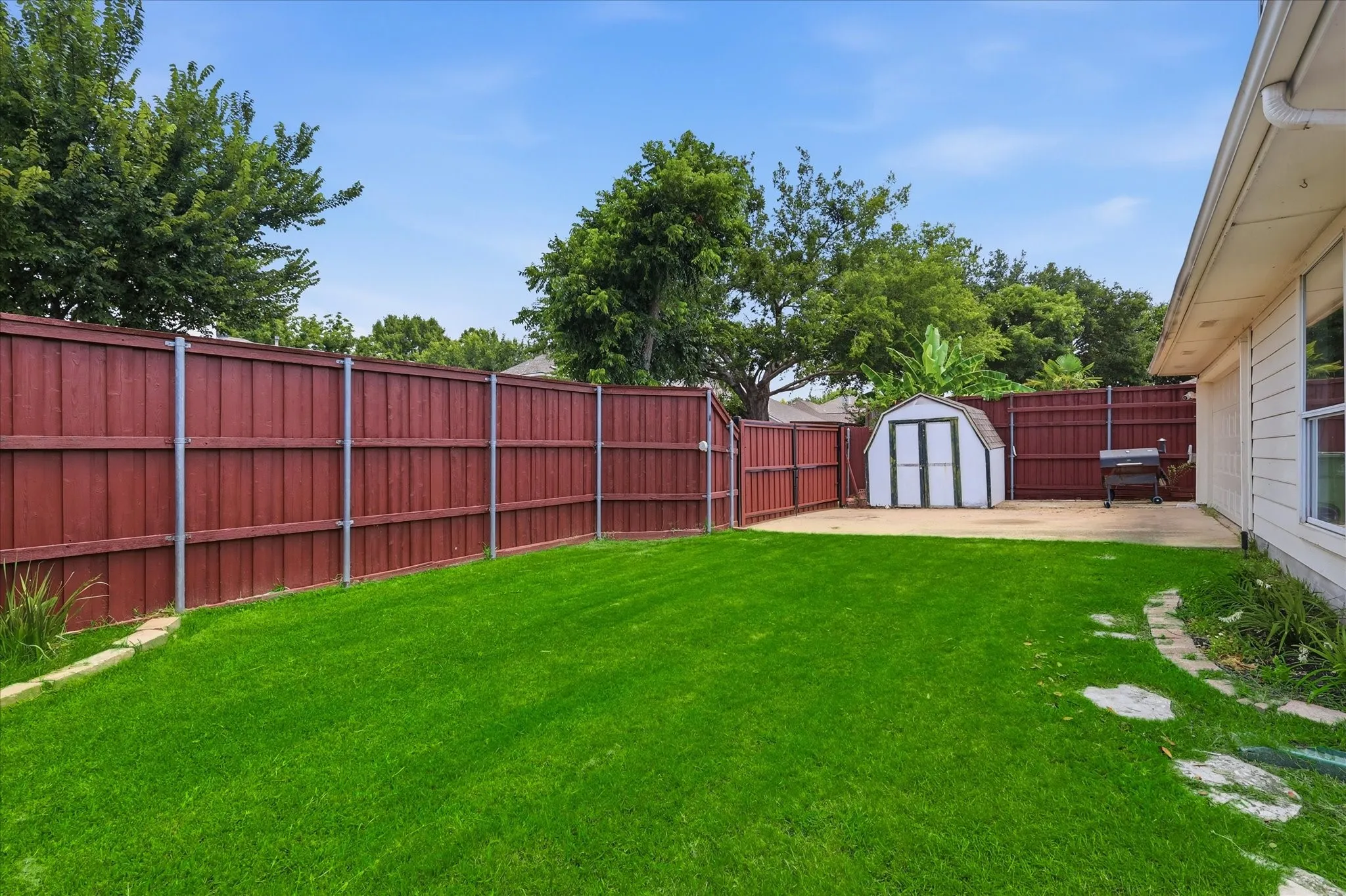 Single Family Residence For Sale in Denton County , 3704 Cottonwood Springs Drive, The Colony, Texas 75056, 4 Bedroom, 2 Bathroom, 2 Garage spaces, 2,043 Sqft, built in 1996, mls#21339134, Real Estate Agent in The Colony, Homes For Sale in Denton county, Homes For Sale in The Colony, Realtor in The Colony Texas, Real Estate Brokerage Independent Realty Texas, Luminita Cordes Realtor