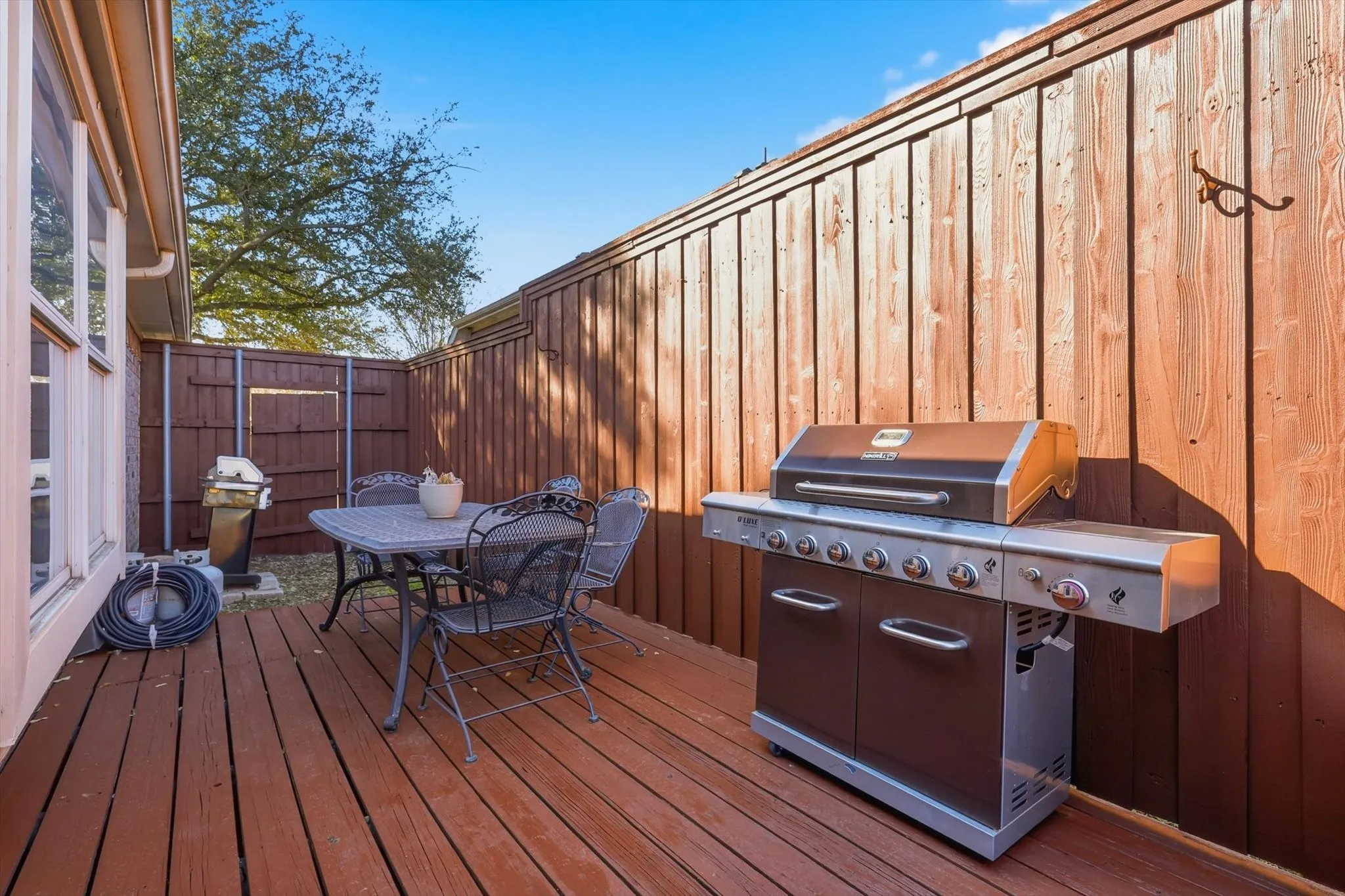 Single Family Residence For Sale in Denton County , 3704 Cottonwood Springs Drive, The Colony, Texas 75056, 4 Bedroom, 2 Bathroom, 2 Garage spaces, 2,043 Sqft, built in 1996, mls#21339134, Real Estate Agent in The Colony, Homes For Sale in Denton county, Homes For Sale in The Colony, Realtor in The Colony Texas, Real Estate Brokerage Independent Realty Texas, Luminita Cordes Realtor