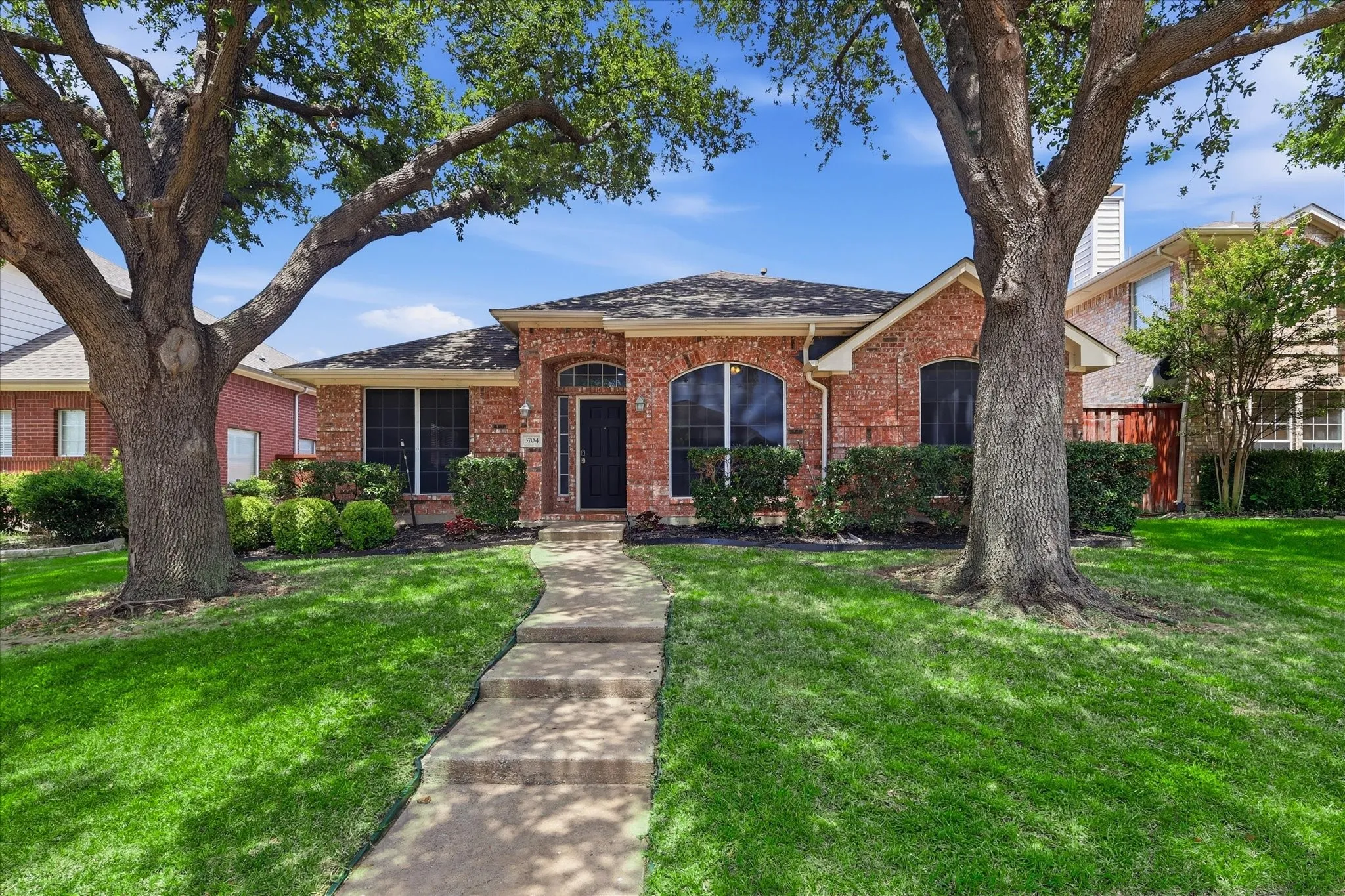 Single Family Residence For Sale in Denton County , 3704 Cottonwood Springs Drive, The Colony, Texas 75056, 4 Bedroom, 2 Bathroom, 2 Garage spaces, 2,043 Sqft, built in 1996, mls#21339134, Real Estate Agent in The Colony, Homes For Sale in Denton county, Homes For Sale in The Colony, Realtor in The Colony Texas, Real Estate Brokerage Independent Realty Texas, Luminita Cordes Realtor