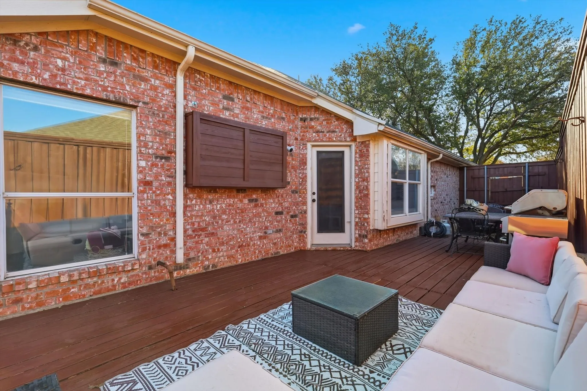 Single Family Residence For Sale in Denton County , 3704 Cottonwood Springs Drive, The Colony, Texas 75056, 4 Bedroom, 2 Bathroom, 2 Garage spaces, 2,043 Sqft, built in 1996, mls#21339134, Real Estate Agent in The Colony, Homes For Sale in Denton county, Homes For Sale in The Colony, Realtor in The Colony Texas, Real Estate Brokerage Independent Realty Texas, Luminita Cordes Realtor