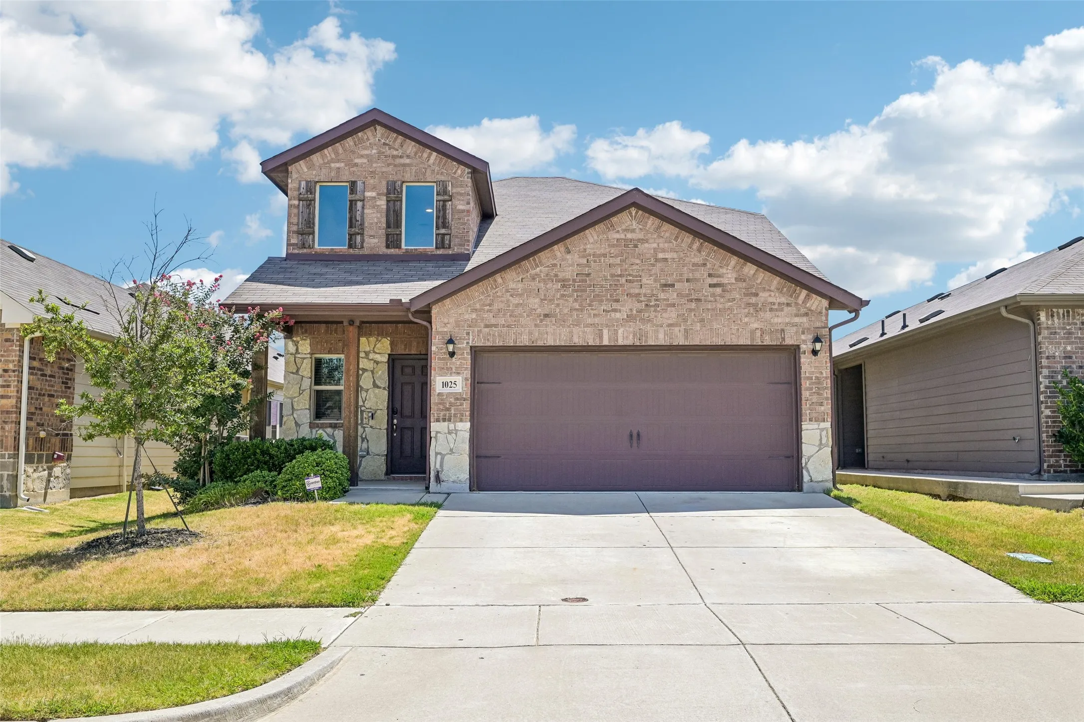 Single Family Residence For Sale in Denton County , 1025 Mason Street, Aubrey, Texas 76227, 3 Bedroom, 3 Bathroom, 2 Garage spaces, 2,120 Sqft, built in 2021, mls#21338345, Real Estate Agent in Aubrey, Homes For Sale in Denton county, Homes For Sale in Aubrey, Realtor in Aubrey Texas, Real Estate Brokerage Independent Realty Texas, Luminita Cordes Realtor