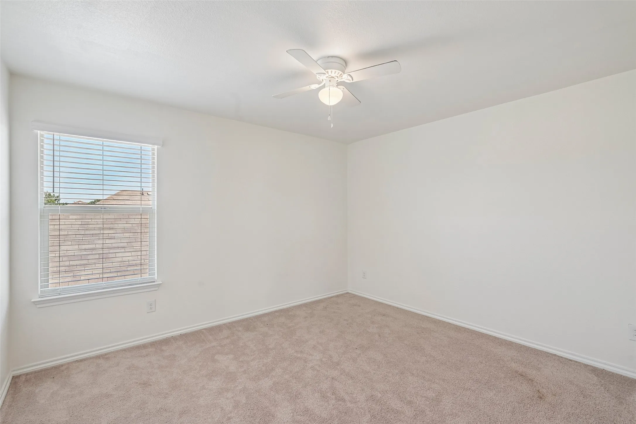 Single Family Residence For Sale in Denton County , 1025 Mason Street, Aubrey, Texas 76227, 3 Bedroom, 3 Bathroom, 2 Garage spaces, 2,120 Sqft, built in 2021, mls#21338345, Real Estate Agent in Aubrey, Homes For Sale in Denton county, Homes For Sale in Aubrey, Realtor in Aubrey Texas, Real Estate Brokerage Independent Realty Texas, Luminita Cordes Realtor