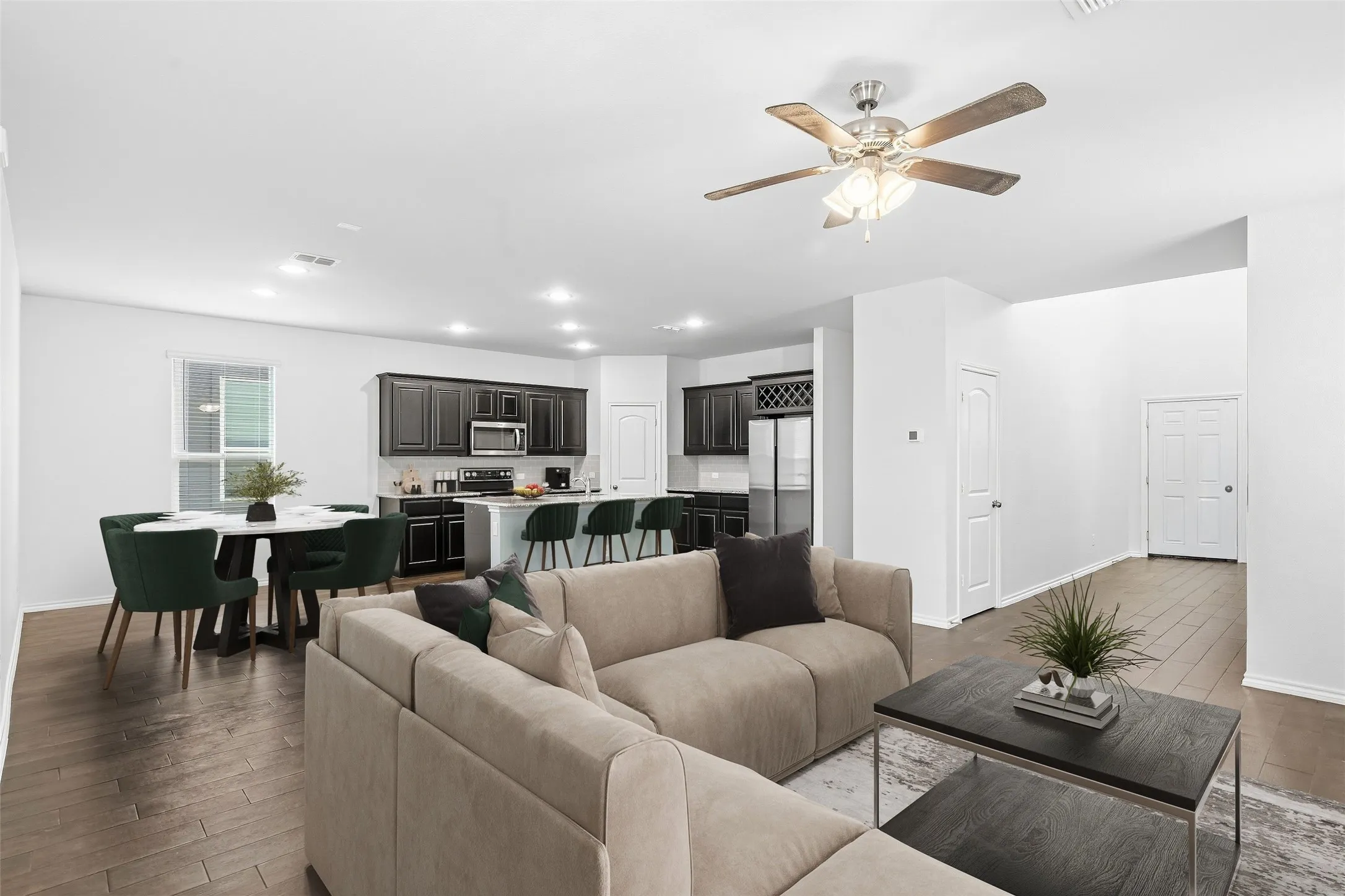 Single Family Residence For Sale in Denton County , 1025 Mason Street, Aubrey, Texas 76227, 3 Bedroom, 3 Bathroom, 2 Garage spaces, 2,120 Sqft, built in 2021, mls#21338345, Real Estate Agent in Aubrey, Homes For Sale in Denton county, Homes For Sale in Aubrey, Realtor in Aubrey Texas, Real Estate Brokerage Independent Realty Texas, Luminita Cordes Realtor