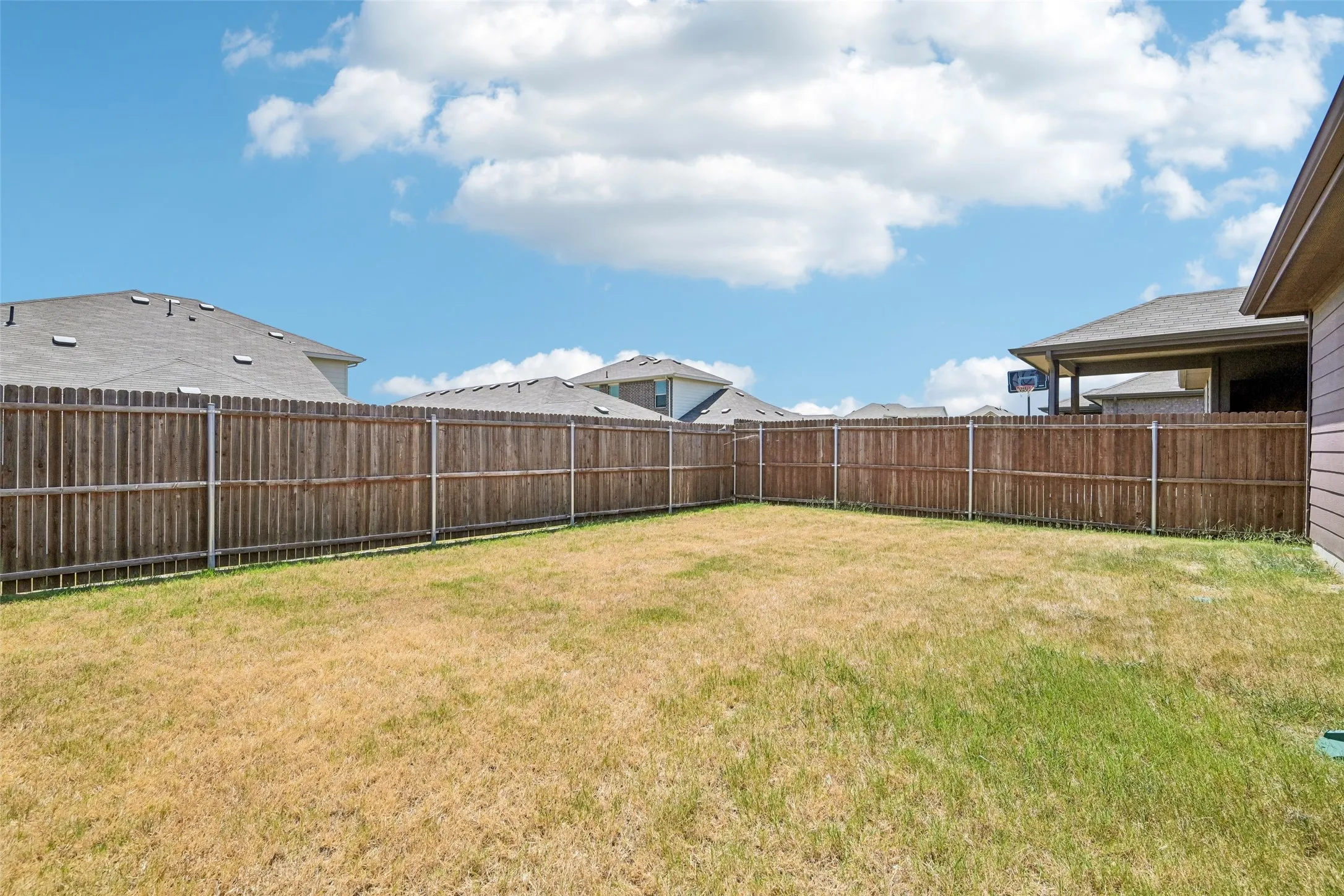 Single Family Residence For Sale in Denton County , 1025 Mason Street, Aubrey, Texas 76227, 3 Bedroom, 3 Bathroom, 2 Garage spaces, 2,120 Sqft, built in 2021, mls#21338345, Real Estate Agent in Aubrey, Homes For Sale in Denton county, Homes For Sale in Aubrey, Realtor in Aubrey Texas, Real Estate Brokerage Independent Realty Texas, Luminita Cordes Realtor