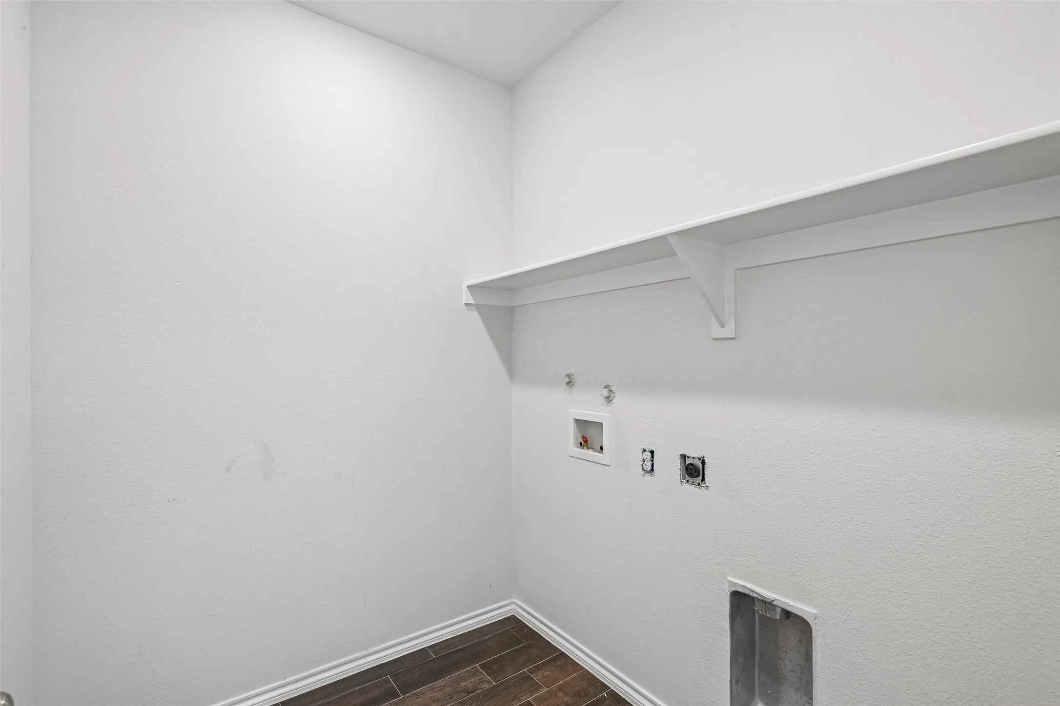 Single Family Residence For Sale in Denton County , 1025 Mason Street, Aubrey, Texas 76227, 3 Bedroom, 3 Bathroom, 2 Garage spaces, 2,120 Sqft, built in 2021, mls#21338345, Real Estate Agent in Aubrey, Homes For Sale in Denton county, Homes For Sale in Aubrey, Realtor in Aubrey Texas, Real Estate Brokerage Independent Realty Texas, Luminita Cordes Realtor