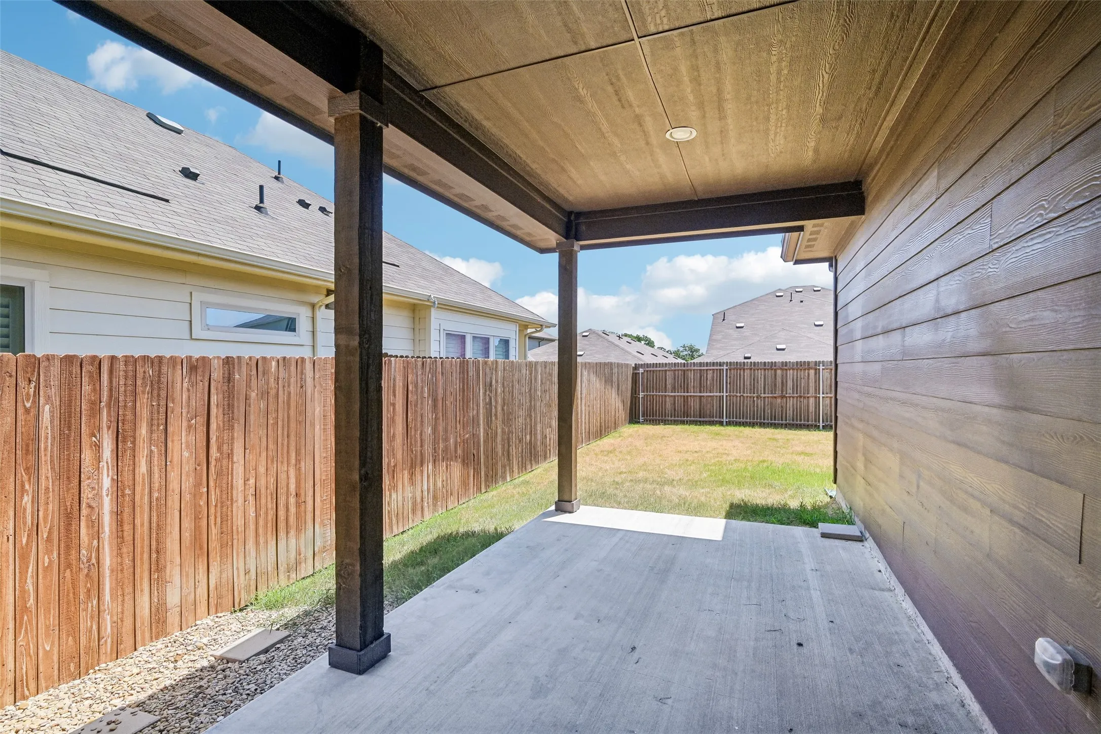 Single Family Residence For Sale in Denton County , 1025 Mason Street, Aubrey, Texas 76227, 3 Bedroom, 3 Bathroom, 2 Garage spaces, 2,120 Sqft, built in 2021, mls#21338345, Real Estate Agent in Aubrey, Homes For Sale in Denton county, Homes For Sale in Aubrey, Realtor in Aubrey Texas, Real Estate Brokerage Independent Realty Texas, Luminita Cordes Realtor