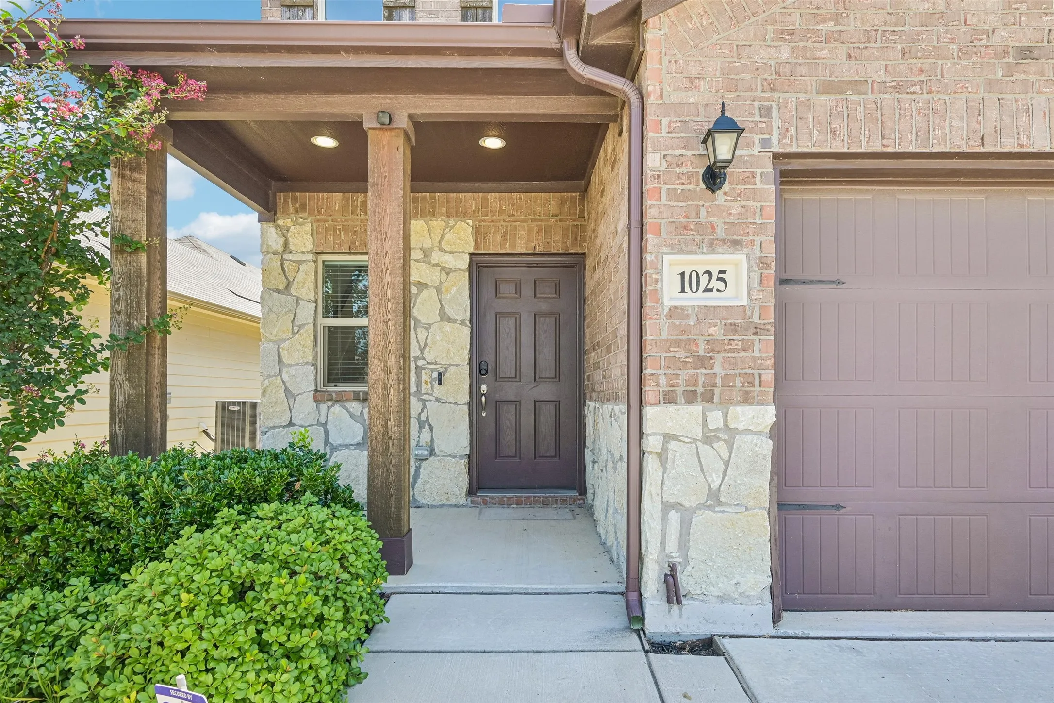 Single Family Residence For Sale in Denton County , 1025 Mason Street, Aubrey, Texas 76227, 3 Bedroom, 3 Bathroom, 2 Garage spaces, 2,120 Sqft, built in 2021, mls#21338345, Real Estate Agent in Aubrey, Homes For Sale in Denton county, Homes For Sale in Aubrey, Realtor in Aubrey Texas, Real Estate Brokerage Independent Realty Texas, Luminita Cordes Realtor
