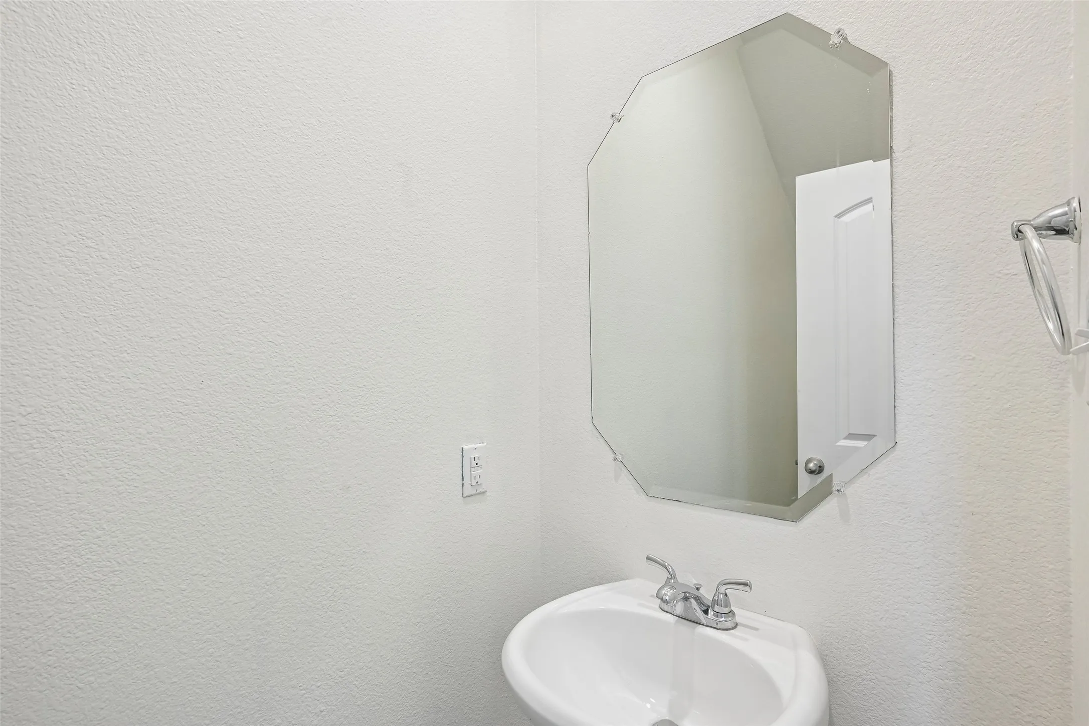 Single Family Residence For Sale in Denton County , 1025 Mason Street, Aubrey, Texas 76227, 3 Bedroom, 3 Bathroom, 2 Garage spaces, 2,120 Sqft, built in 2021, mls#21338345, Real Estate Agent in Aubrey, Homes For Sale in Denton county, Homes For Sale in Aubrey, Realtor in Aubrey Texas, Real Estate Brokerage Independent Realty Texas, Luminita Cordes Realtor