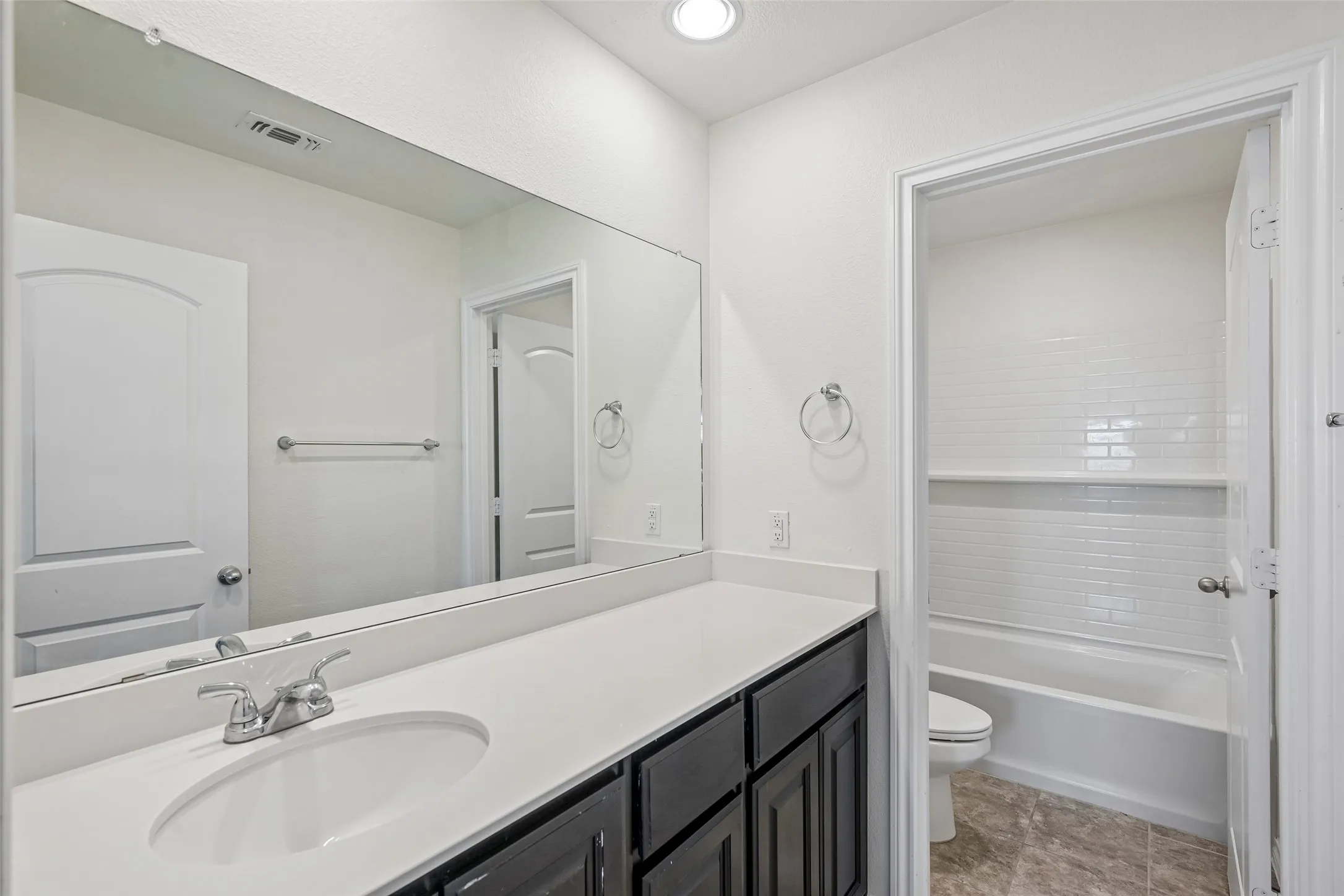 Single Family Residence For Sale in Denton County , 1025 Mason Street, Aubrey, Texas 76227, 3 Bedroom, 3 Bathroom, 2 Garage spaces, 2,120 Sqft, built in 2021, mls#21338345, Real Estate Agent in Aubrey, Homes For Sale in Denton county, Homes For Sale in Aubrey, Realtor in Aubrey Texas, Real Estate Brokerage Independent Realty Texas, Luminita Cordes Realtor