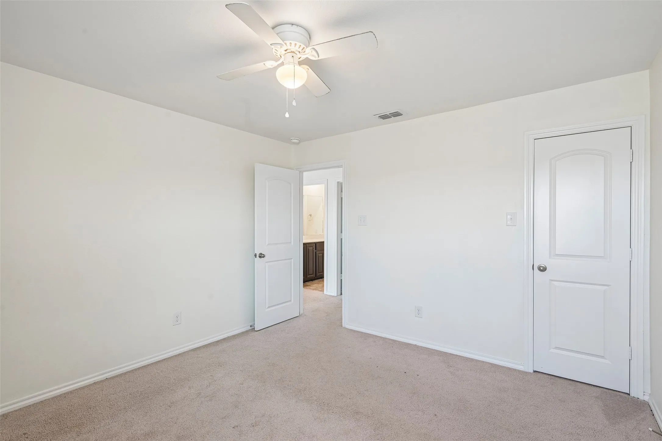 Single Family Residence For Sale in Denton County , 1025 Mason Street, Aubrey, Texas 76227, 3 Bedroom, 3 Bathroom, 2 Garage spaces, 2,120 Sqft, built in 2021, mls#21338345, Real Estate Agent in Aubrey, Homes For Sale in Denton county, Homes For Sale in Aubrey, Realtor in Aubrey Texas, Real Estate Brokerage Independent Realty Texas, Luminita Cordes Realtor
