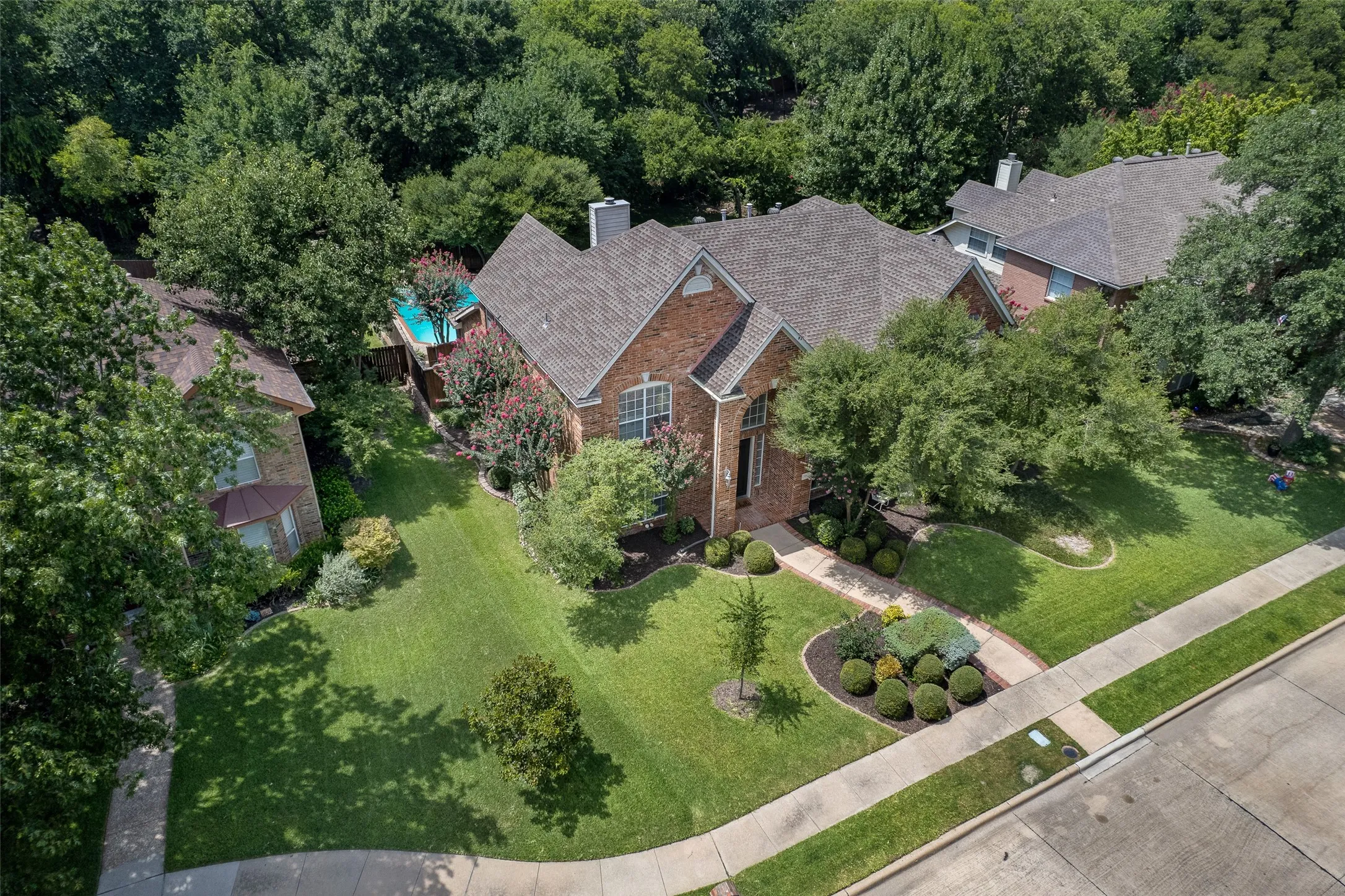 Expansive landscaping!