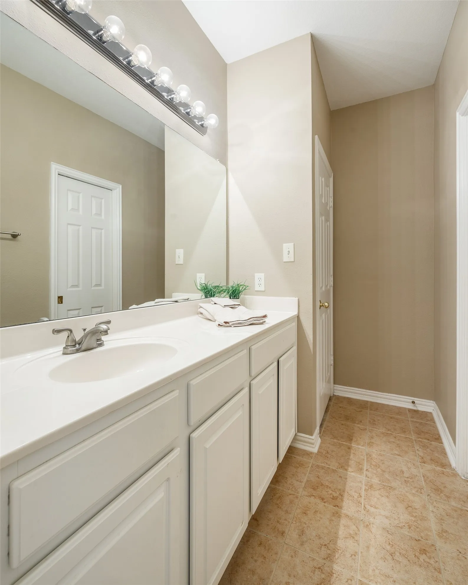 Single Family Residence For Sale in Collin County , 408 San Mateo Drive, Allen, Texas 75013, 6 Bedroom, 4 Bathroom, 2 Garage spaces, 3,273 Sqft, built in 1996, mls#21339111, Real Estate Agent in Allen, Homes For Sale in Collin county, Homes For Sale in Allen, Realtor in Allen Texas, Real Estate Brokerage Independent Realty Texas, Luminita Cordes Realtor