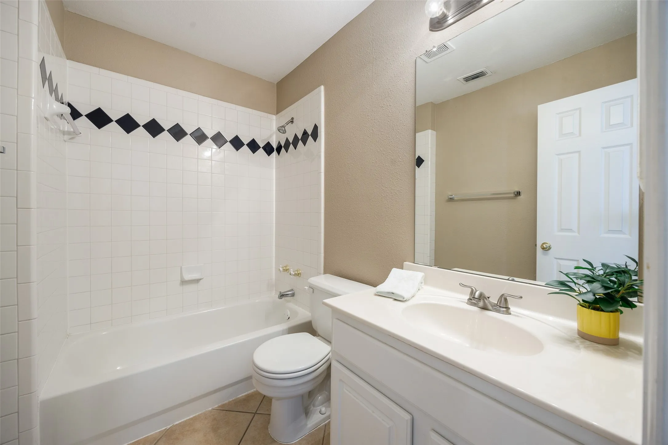 Downstairs guest full bath