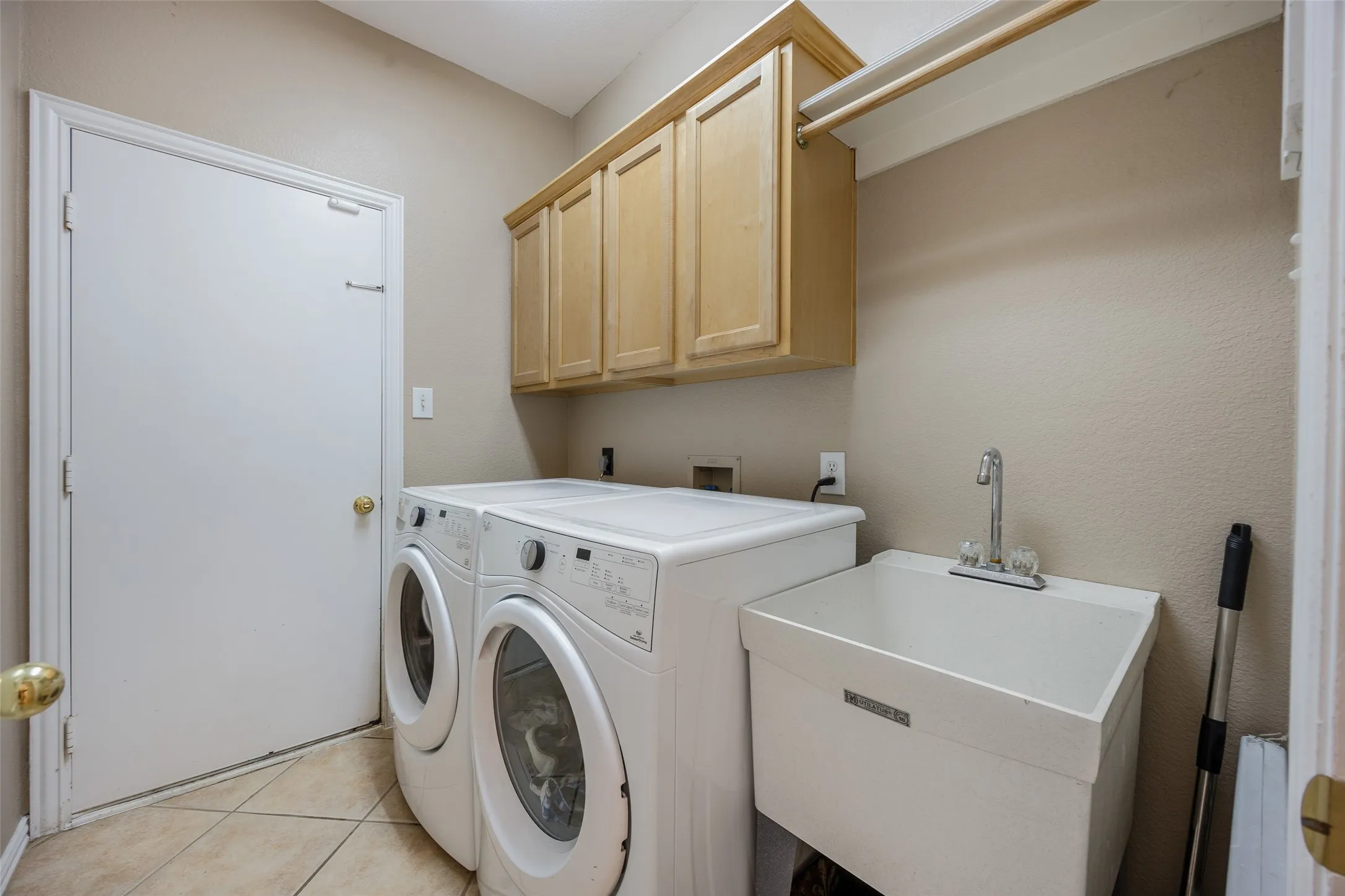 Single Family Residence For Sale in Collin County , 408 San Mateo Drive, Allen, Texas 75013, 6 Bedroom, 4 Bathroom, 2 Garage spaces, 3,273 Sqft, built in 1996, mls#21339111, Real Estate Agent in Allen, Homes For Sale in Collin county, Homes For Sale in Allen, Realtor in Allen Texas, Real Estate Brokerage Independent Realty Texas, Luminita Cordes Realtor