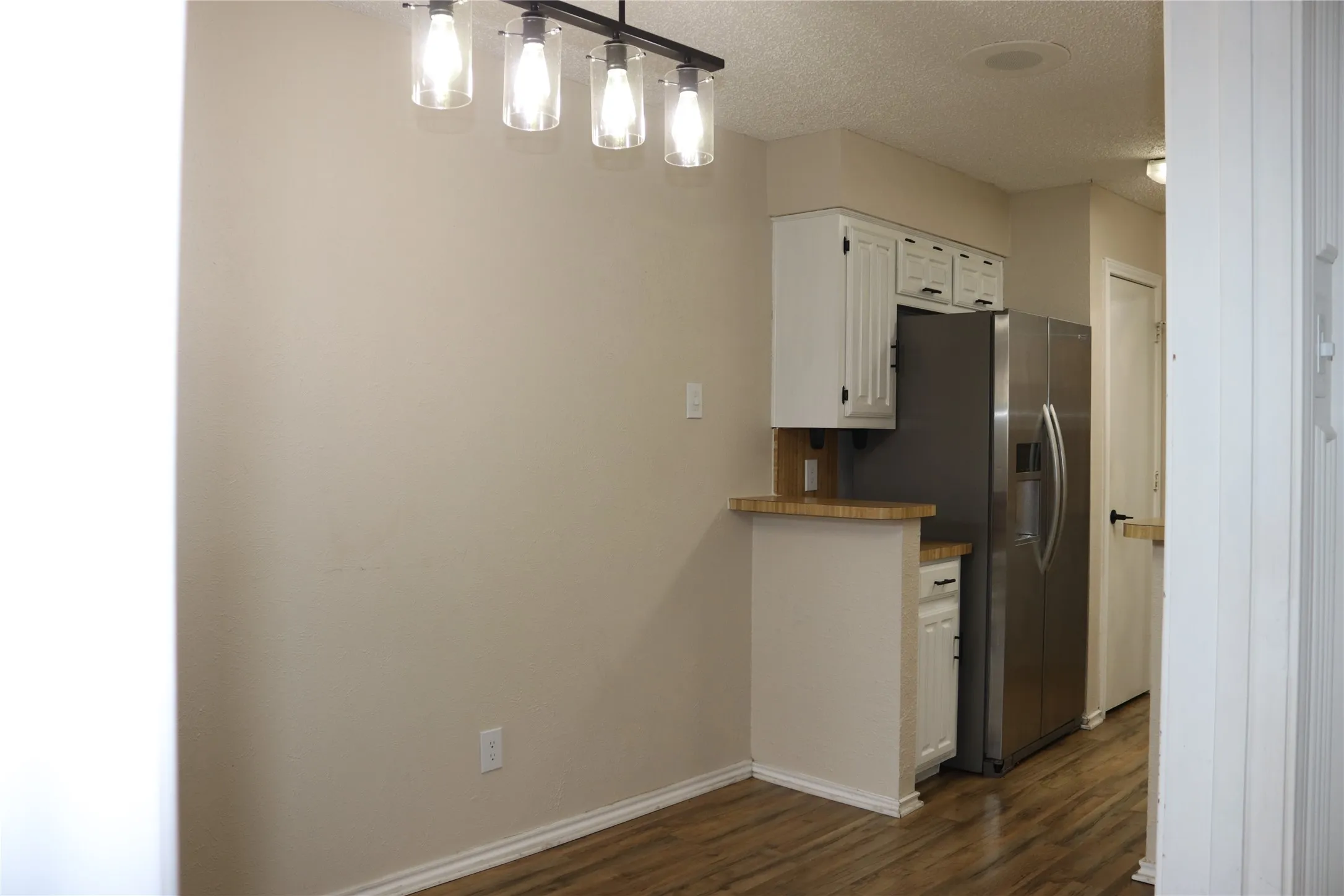 Single Family Residence For Sale in Dallas County , 1515 Cherrycrest Street, Dallas, Texas 75228, 2 Bedroom, 2 Bathroom, 2 Garage spaces, 1,220 Sqft, built in 1979, mls#21339130, Real Estate Agent in Dallas, Homes For Sale in Dallas county, Homes For Sale in Dallas, Realtor in Dallas Texas, Real Estate Brokerage Independent Realty Texas, Luminita Cordes Realtor