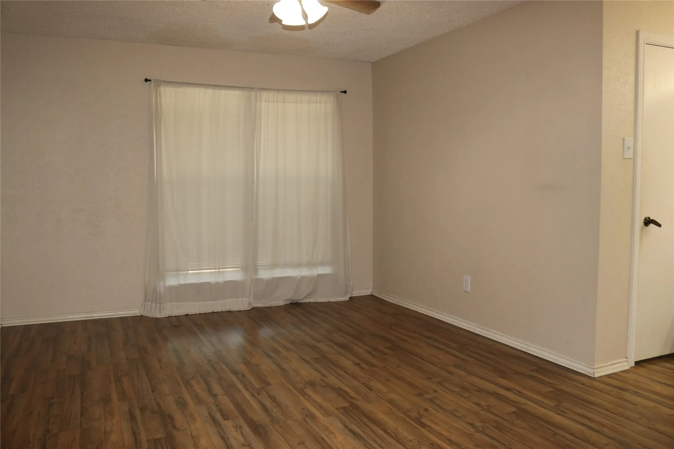 Single Family Residence For Sale in Dallas County , 1515 Cherrycrest Street, Dallas, Texas 75228, 2 Bedroom, 2 Bathroom, 2 Garage spaces, 1,220 Sqft, built in 1979, mls#21339130, Real Estate Agent in Dallas, Homes For Sale in Dallas county, Homes For Sale in Dallas, Realtor in Dallas Texas, Real Estate Brokerage Independent Realty Texas, Luminita Cordes Realtor