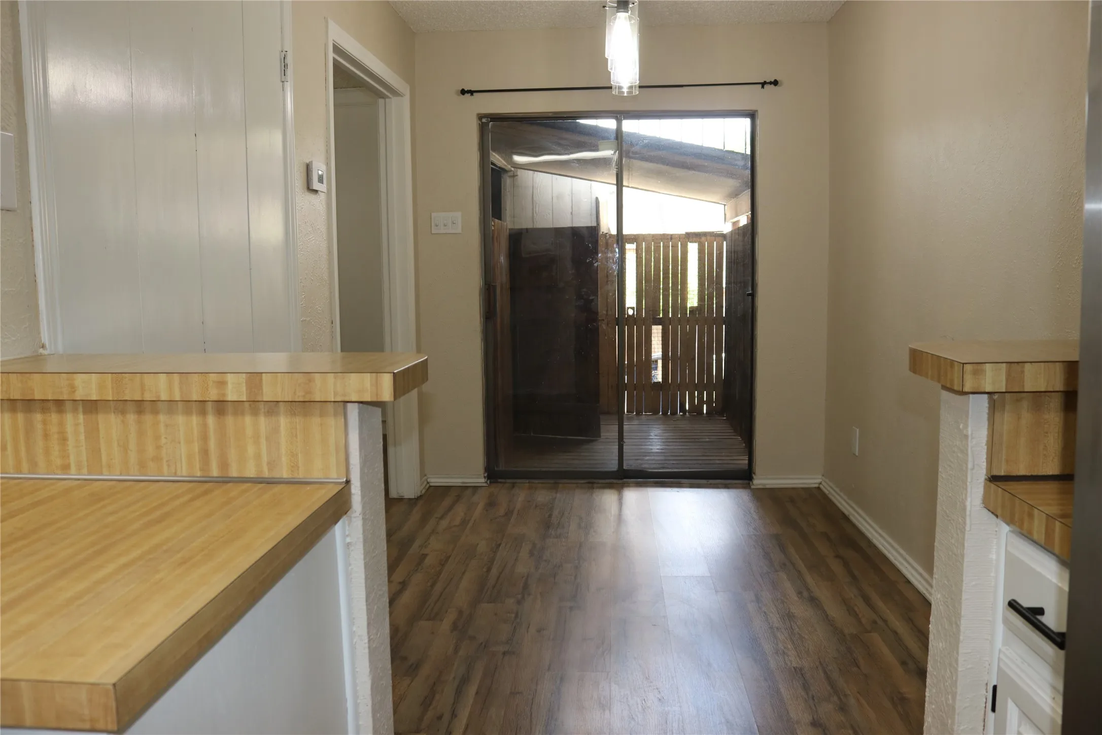 Single Family Residence For Sale in Dallas County , 1515 Cherrycrest Street, Dallas, Texas 75228, 2 Bedroom, 2 Bathroom, 2 Garage spaces, 1,220 Sqft, built in 1979, mls#21339130, Real Estate Agent in Dallas, Homes For Sale in Dallas county, Homes For Sale in Dallas, Realtor in Dallas Texas, Real Estate Brokerage Independent Realty Texas, Luminita Cordes Realtor