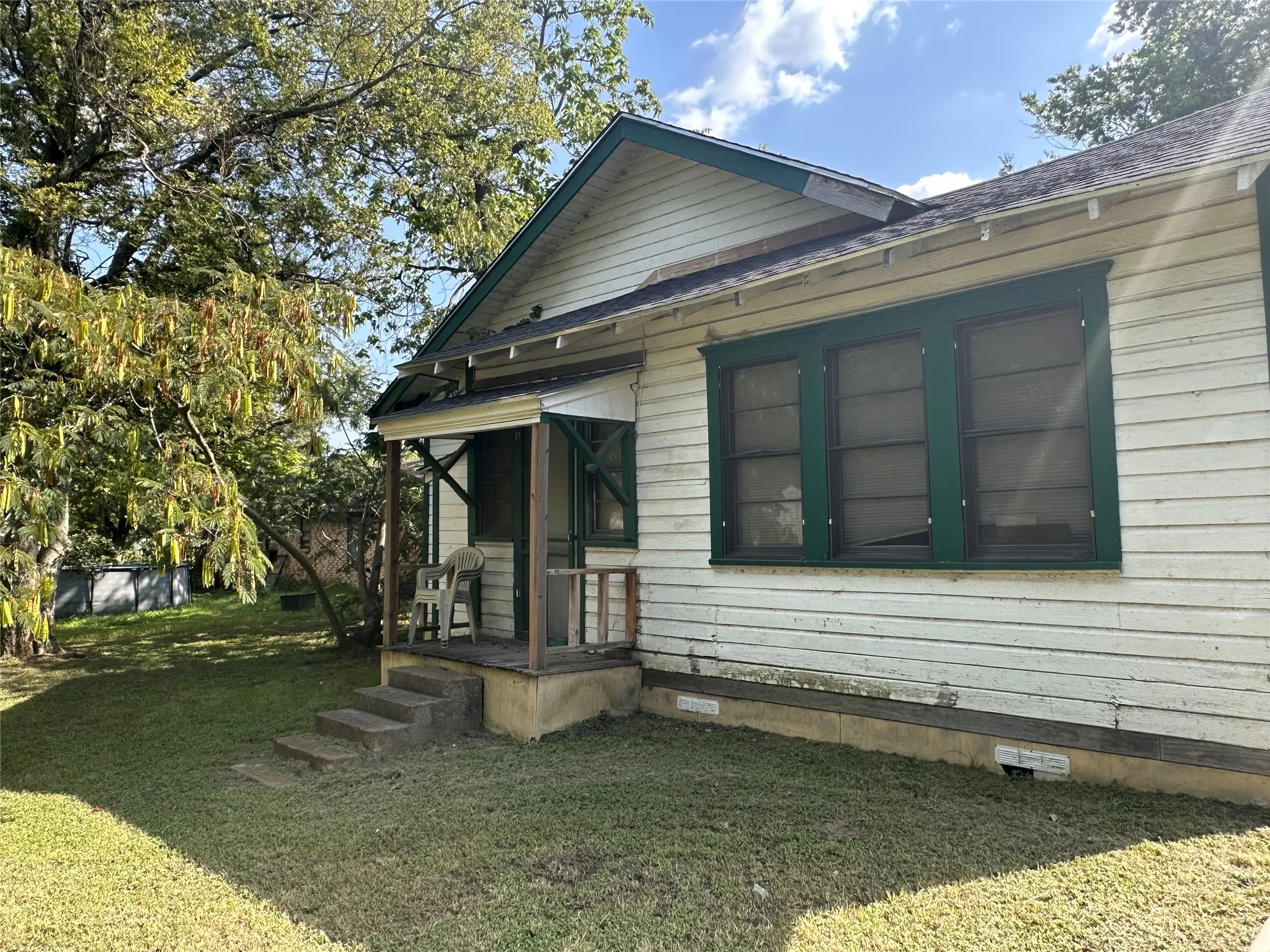 Single Family Residence For Sale in Limestone County , 136 N Kollman Road, Mexia, Texas 76667, 3 Bedroom, 1 Bathroom, Garage spaces, 1,184 Sqft, built in 1959, mls#21339114, Real Estate Agent in Mexia, Homes For Sale in Limestone county, Homes For Sale in Mexia, Realtor in Mexia Texas, Real Estate Brokerage Independent Realty Texas, Luminita Cordes Realtor