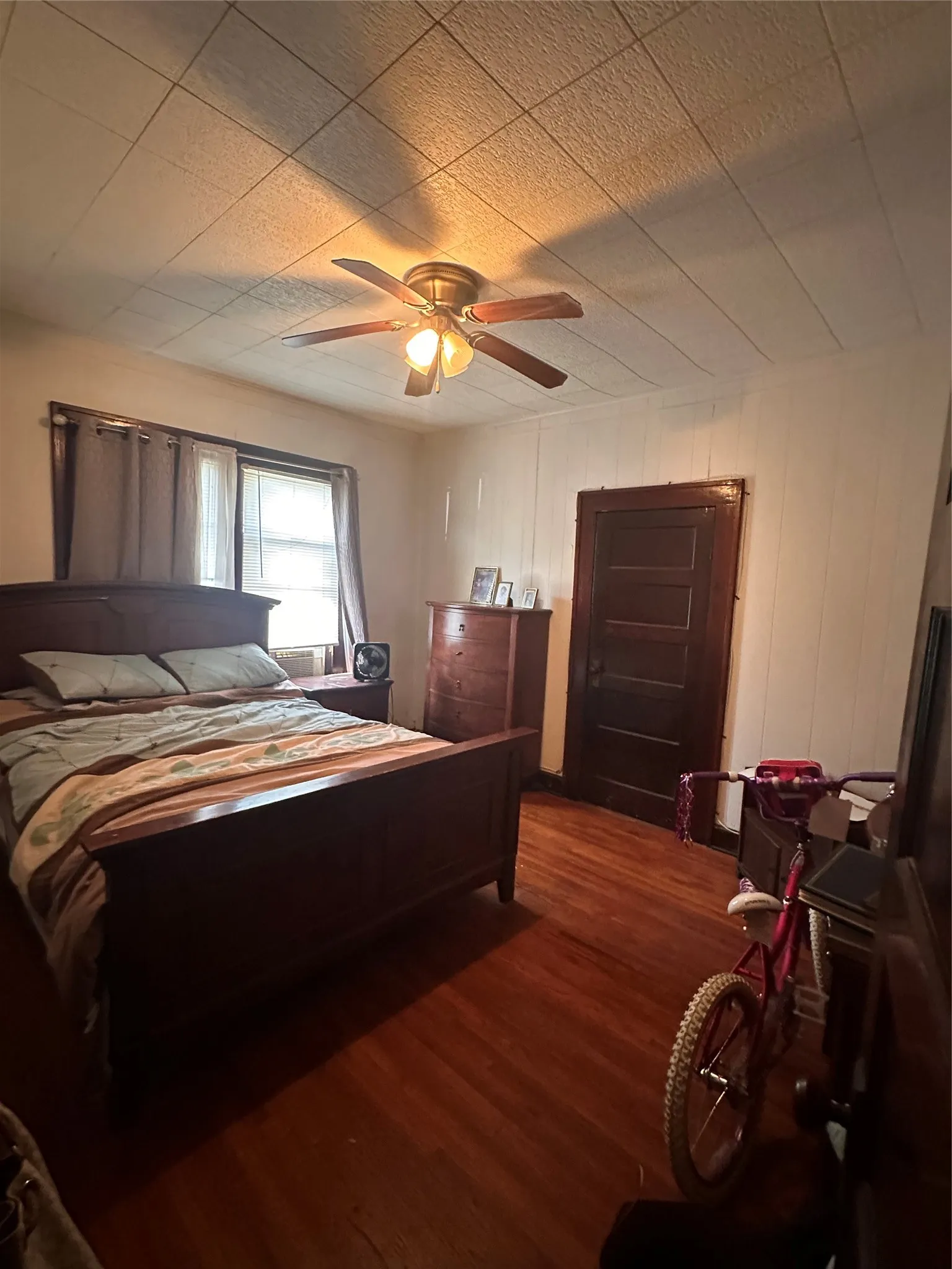 Hardwood-style flooring throughout