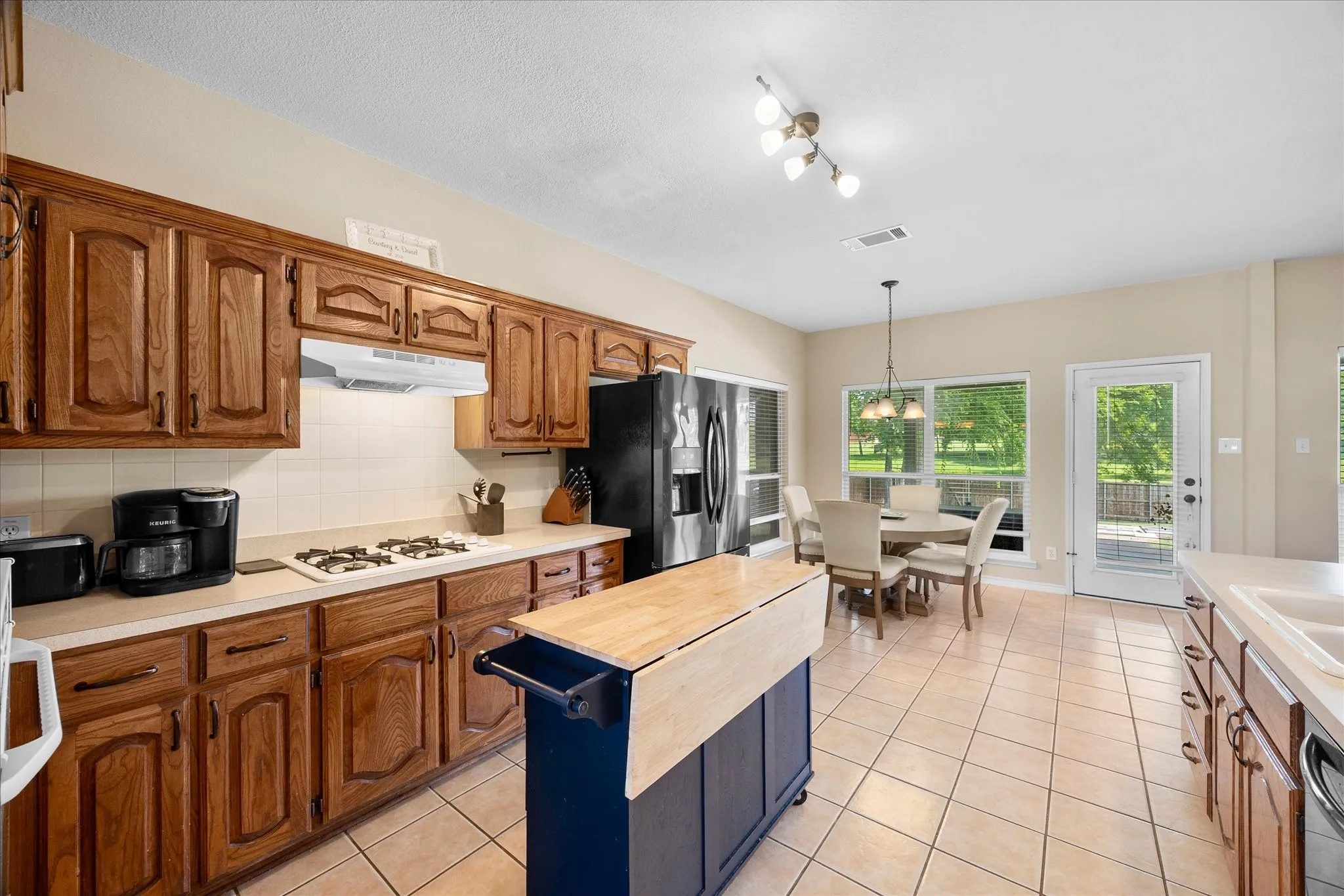 Single Family Residence For Sale in Collin County , 1709 Rushing Way, Wylie, Texas 75098, 3 Bedroom, 3 Bathroom, 2 Garage spaces, 2,137 Sqft, built in 2003, mls#21339142, Real Estate Agent in Wylie, Homes For Sale in Collin county, Homes For Sale in Wylie, Realtor in Wylie Texas, Real Estate Brokerage Independent Realty Texas, Luminita Cordes Realtor
