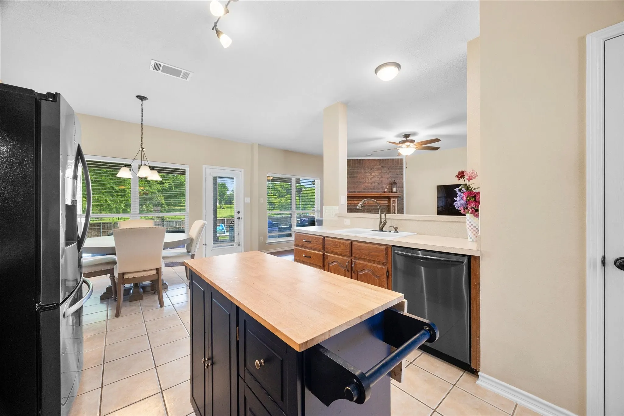 Single Family Residence For Sale in Collin County , 1709 Rushing Way, Wylie, Texas 75098, 3 Bedroom, 3 Bathroom, 2 Garage spaces, 2,137 Sqft, built in 2003, mls#21339142, Real Estate Agent in Wylie, Homes For Sale in Collin county, Homes For Sale in Wylie, Realtor in Wylie Texas, Real Estate Brokerage Independent Realty Texas, Luminita Cordes Realtor