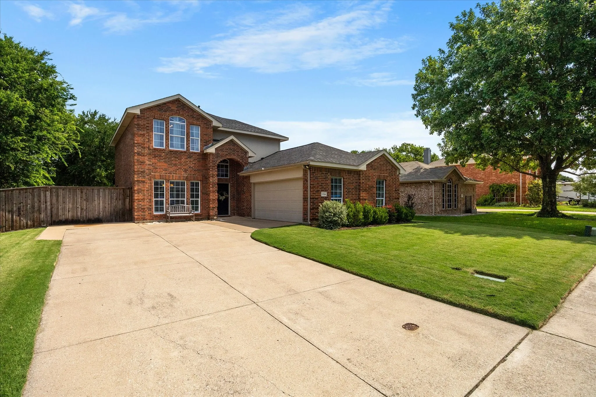 Single Family Residence For Sale in Collin County , 1709 Rushing Way, Wylie, Texas 75098, 3 Bedroom, 3 Bathroom, 2 Garage spaces, 2,137 Sqft, built in 2003, mls#21339142, Real Estate Agent in Wylie, Homes For Sale in Collin county, Homes For Sale in Wylie, Realtor in Wylie Texas, Real Estate Brokerage Independent Realty Texas, Luminita Cordes Realtor