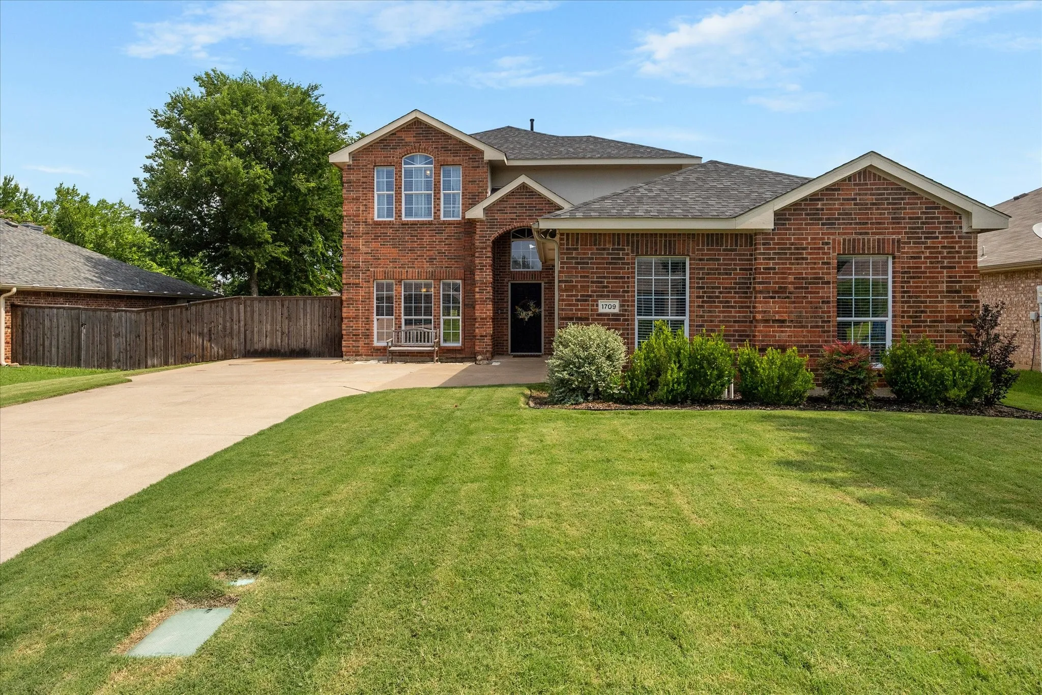 Single Family Residence For Sale in Collin County , 1709 Rushing Way, Wylie, Texas 75098, 3 Bedroom, 3 Bathroom, 2 Garage spaces, 2,137 Sqft, built in 2003, mls#21339142, Real Estate Agent in Wylie, Homes For Sale in Collin county, Homes For Sale in Wylie, Realtor in Wylie Texas, Real Estate Brokerage Independent Realty Texas, Luminita Cordes Realtor