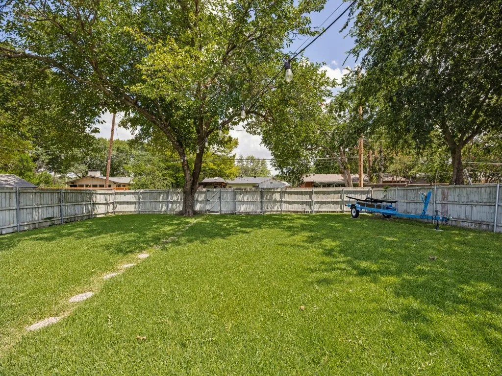 Single Family Residence For Sale in Dallas County , 922 Forreston Drive, Richardson, Texas 75080, 3 Bedroom, 2 Bathroom, 2 Garage spaces, 1,322 Sqft, built in 1963, mls#21336863, Real Estate Agent in Richardson, Homes For Sale in Dallas county, Homes For Sale in Richardson, Realtor in Richardson Texas, Real Estate Brokerage Independent Realty Texas, Luminita Cordes Realtor
