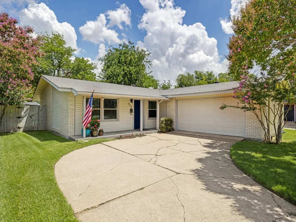 Single Family Residence For Sale in Dallas County , 922 Forreston Drive, Richardson, Texas 75080, 3 Bedroom, 2 Bathroom, 2 Garage spaces, 1,322 Sqft, built in 1963, mls#21336863, Real Estate Agent in Richardson, Homes For Sale in Dallas county, Homes For Sale in Richardson, Realtor in Richardson Texas, Real Estate Brokerage Independent Realty Texas, Luminita Cordes Realtor