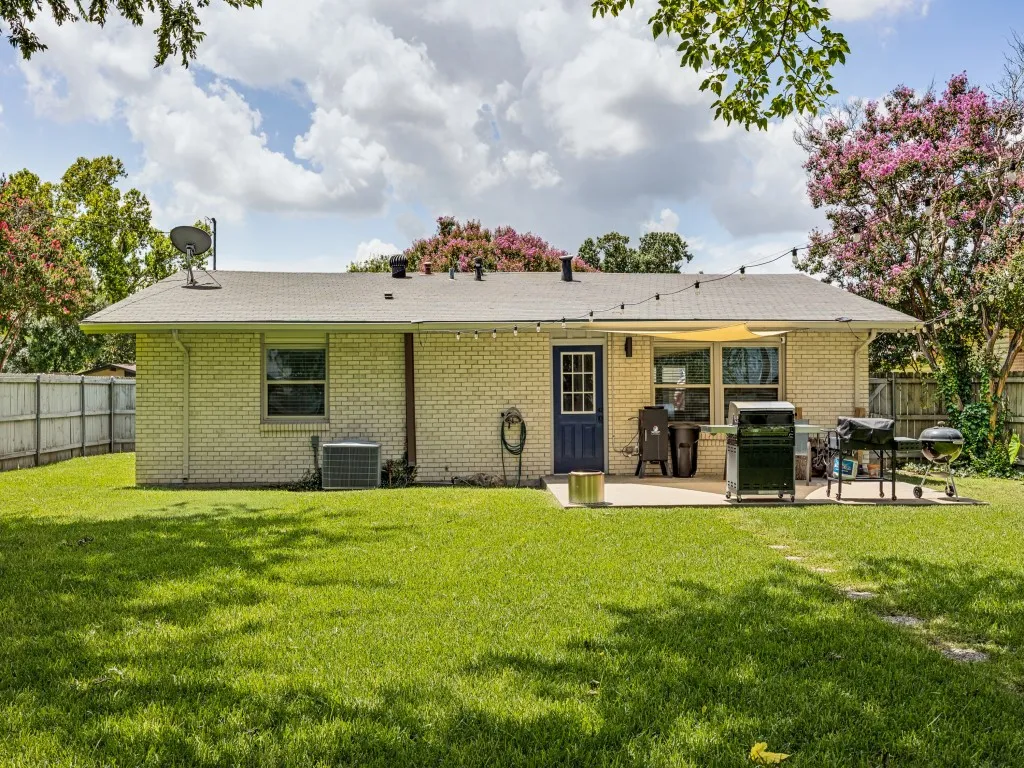 Single Family Residence For Sale in Dallas County , 922 Forreston Drive, Richardson, Texas 75080, 3 Bedroom, 2 Bathroom, 2 Garage spaces, 1,322 Sqft, built in 1963, mls#21336863, Real Estate Agent in Richardson, Homes For Sale in Dallas county, Homes For Sale in Richardson, Realtor in Richardson Texas, Real Estate Brokerage Independent Realty Texas, Luminita Cordes Realtor