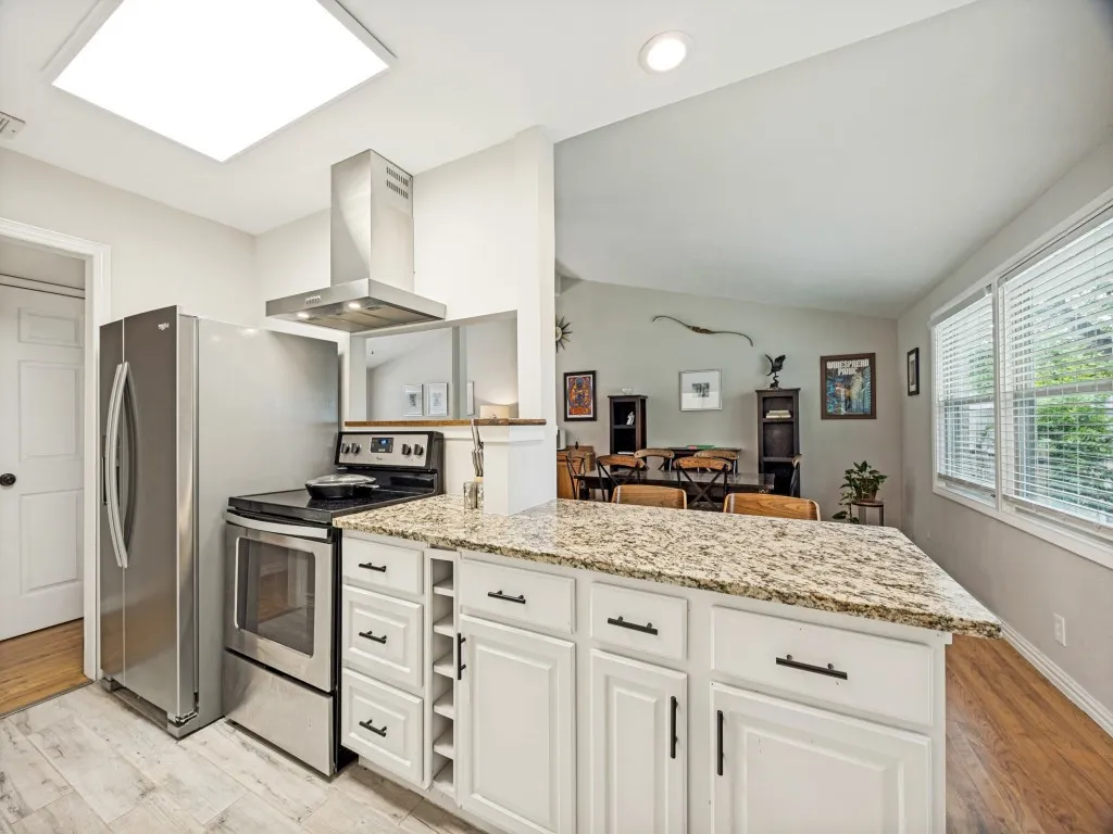 Single Family Residence For Sale in Dallas County , 922 Forreston Drive, Richardson, Texas 75080, 3 Bedroom, 2 Bathroom, 2 Garage spaces, 1,322 Sqft, built in 1963, mls#21336863, Real Estate Agent in Richardson, Homes For Sale in Dallas county, Homes For Sale in Richardson, Realtor in Richardson Texas, Real Estate Brokerage Independent Realty Texas, Luminita Cordes Realtor