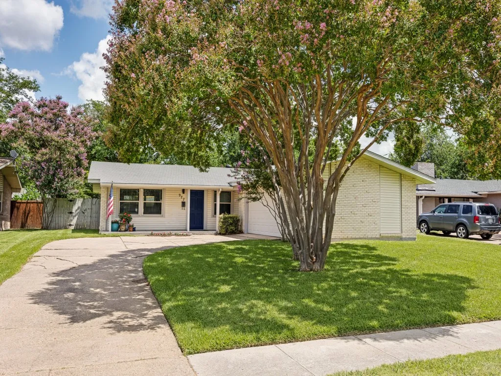 Single Family Residence For Sale in Dallas County , 922 Forreston Drive, Richardson, Texas 75080, 3 Bedroom, 2 Bathroom, 2 Garage spaces, 1,322 Sqft, built in 1963, mls#21336863, Real Estate Agent in Richardson, Homes For Sale in Dallas county, Homes For Sale in Richardson, Realtor in Richardson Texas, Real Estate Brokerage Independent Realty Texas, Luminita Cordes Realtor