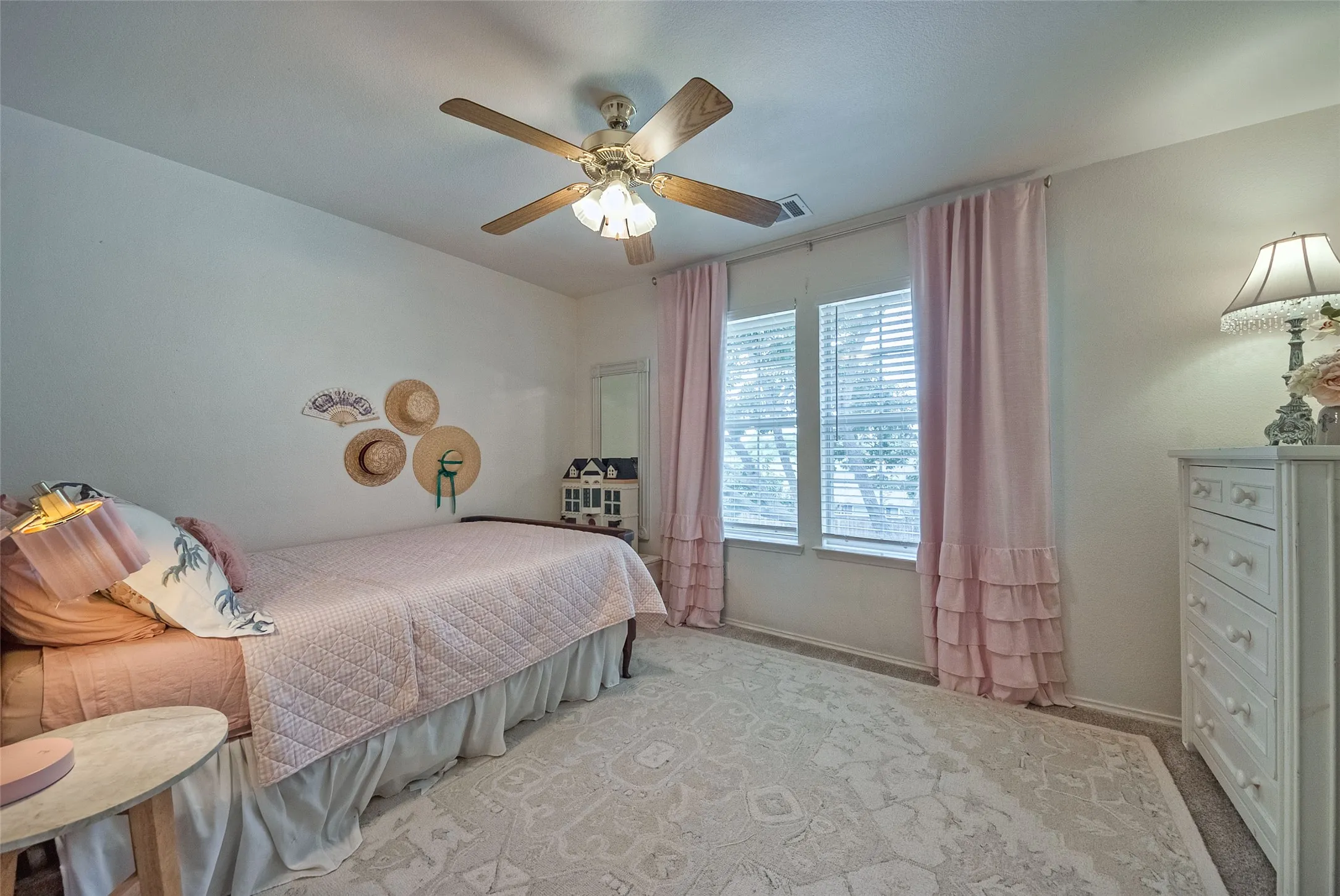 Single Family Residence For Sale in Denton County , 3922 Rolling Oaks Drive, Carrollton, Texas 75007, 4 Bedroom, 3 Bathroom, 2 Garage spaces, 2,498 Sqft, built in 1998, mls#21339095, Real Estate Agent in Carrollton, Homes For Sale in Denton county, Homes For Sale in Carrollton, Realtor in Carrollton Texas, Real Estate Brokerage Independent Realty Texas, Luminita Cordes Realtor