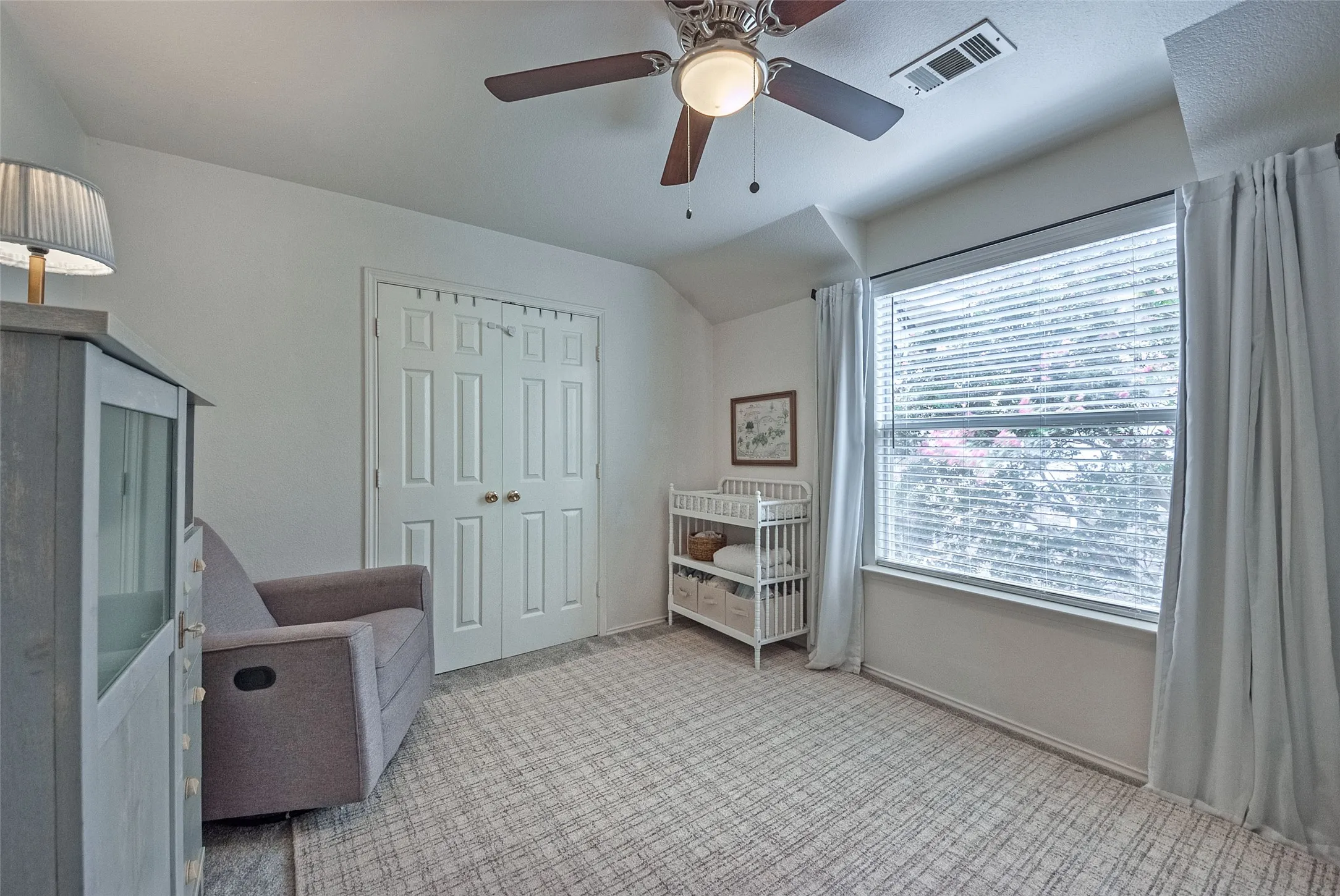 Single Family Residence For Sale in Denton County , 3922 Rolling Oaks Drive, Carrollton, Texas 75007, 4 Bedroom, 3 Bathroom, 2 Garage spaces, 2,498 Sqft, built in 1998, mls#21339095, Real Estate Agent in Carrollton, Homes For Sale in Denton county, Homes For Sale in Carrollton, Realtor in Carrollton Texas, Real Estate Brokerage Independent Realty Texas, Luminita Cordes Realtor