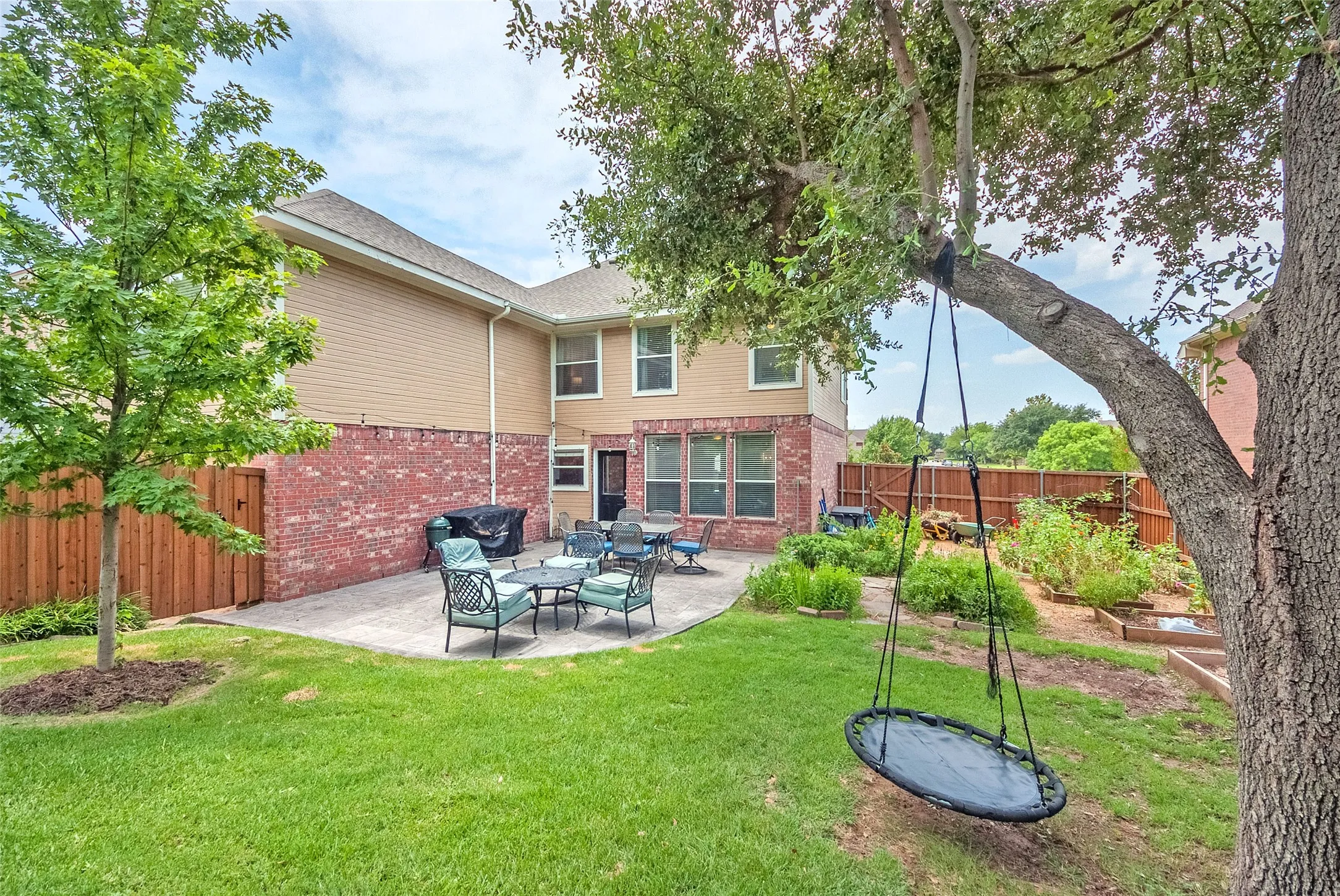 Single Family Residence For Sale in Denton County , 3922 Rolling Oaks Drive, Carrollton, Texas 75007, 4 Bedroom, 3 Bathroom, 2 Garage spaces, 2,498 Sqft, built in 1998, mls#21339095, Real Estate Agent in Carrollton, Homes For Sale in Denton county, Homes For Sale in Carrollton, Realtor in Carrollton Texas, Real Estate Brokerage Independent Realty Texas, Luminita Cordes Realtor