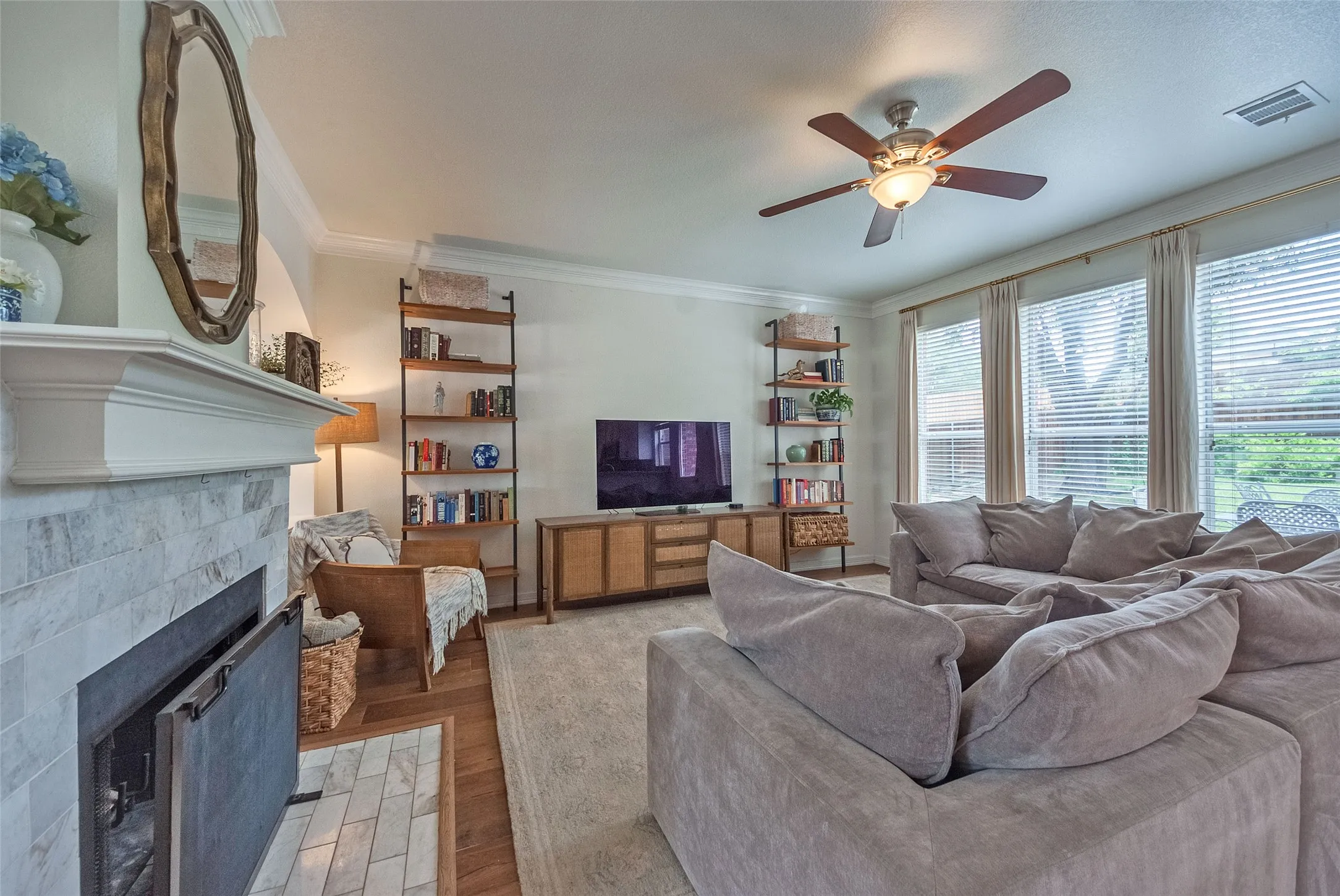 Single Family Residence For Sale in Denton County , 3922 Rolling Oaks Drive, Carrollton, Texas 75007, 4 Bedroom, 3 Bathroom, 2 Garage spaces, 2,498 Sqft, built in 1998, mls#21339095, Real Estate Agent in Carrollton, Homes For Sale in Denton county, Homes For Sale in Carrollton, Realtor in Carrollton Texas, Real Estate Brokerage Independent Realty Texas, Luminita Cordes Realtor