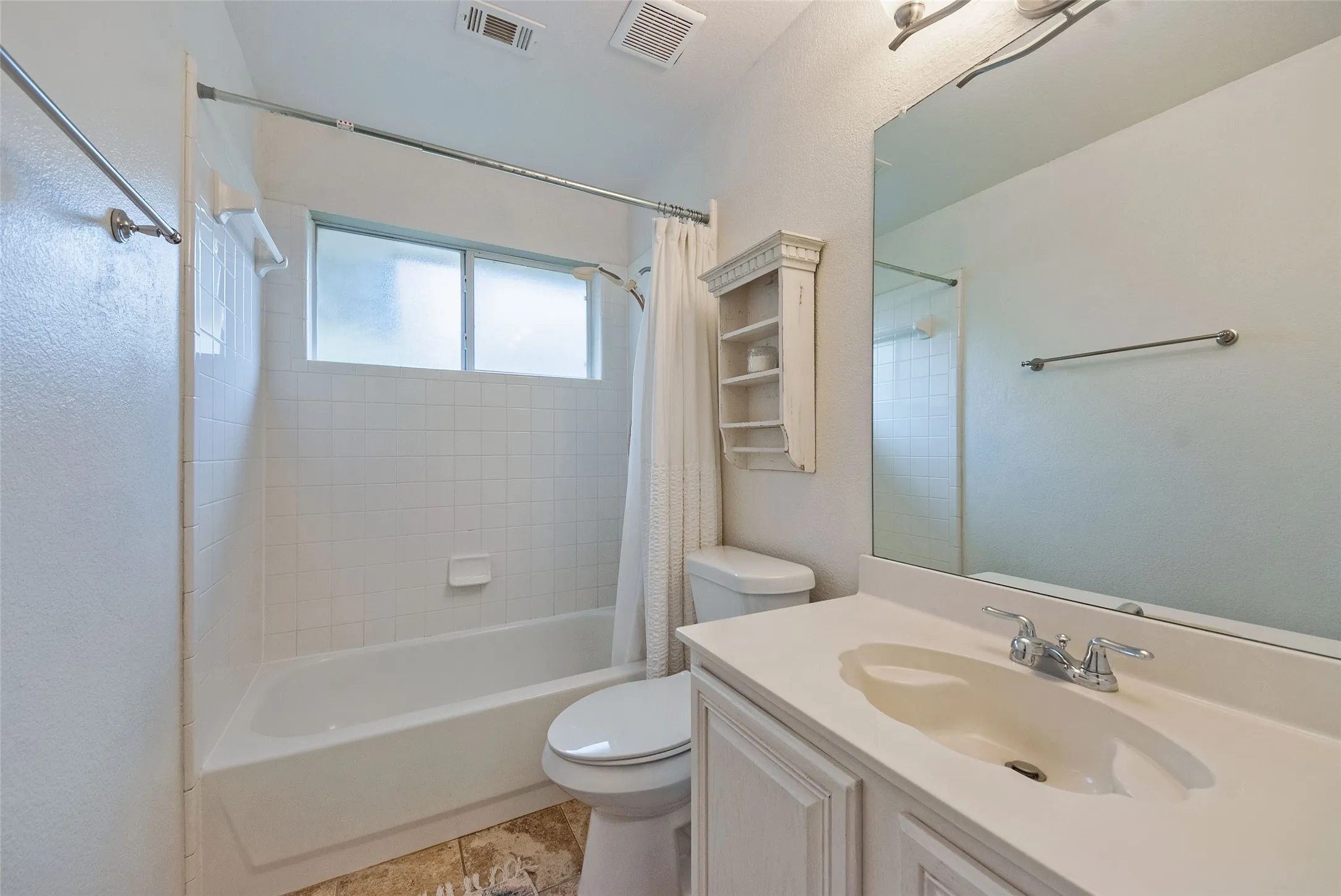 Single Family Residence For Sale in Denton County , 3922 Rolling Oaks Drive, Carrollton, Texas 75007, 4 Bedroom, 3 Bathroom, 2 Garage spaces, 2,498 Sqft, built in 1998, mls#21339095, Real Estate Agent in Carrollton, Homes For Sale in Denton county, Homes For Sale in Carrollton, Realtor in Carrollton Texas, Real Estate Brokerage Independent Realty Texas, Luminita Cordes Realtor