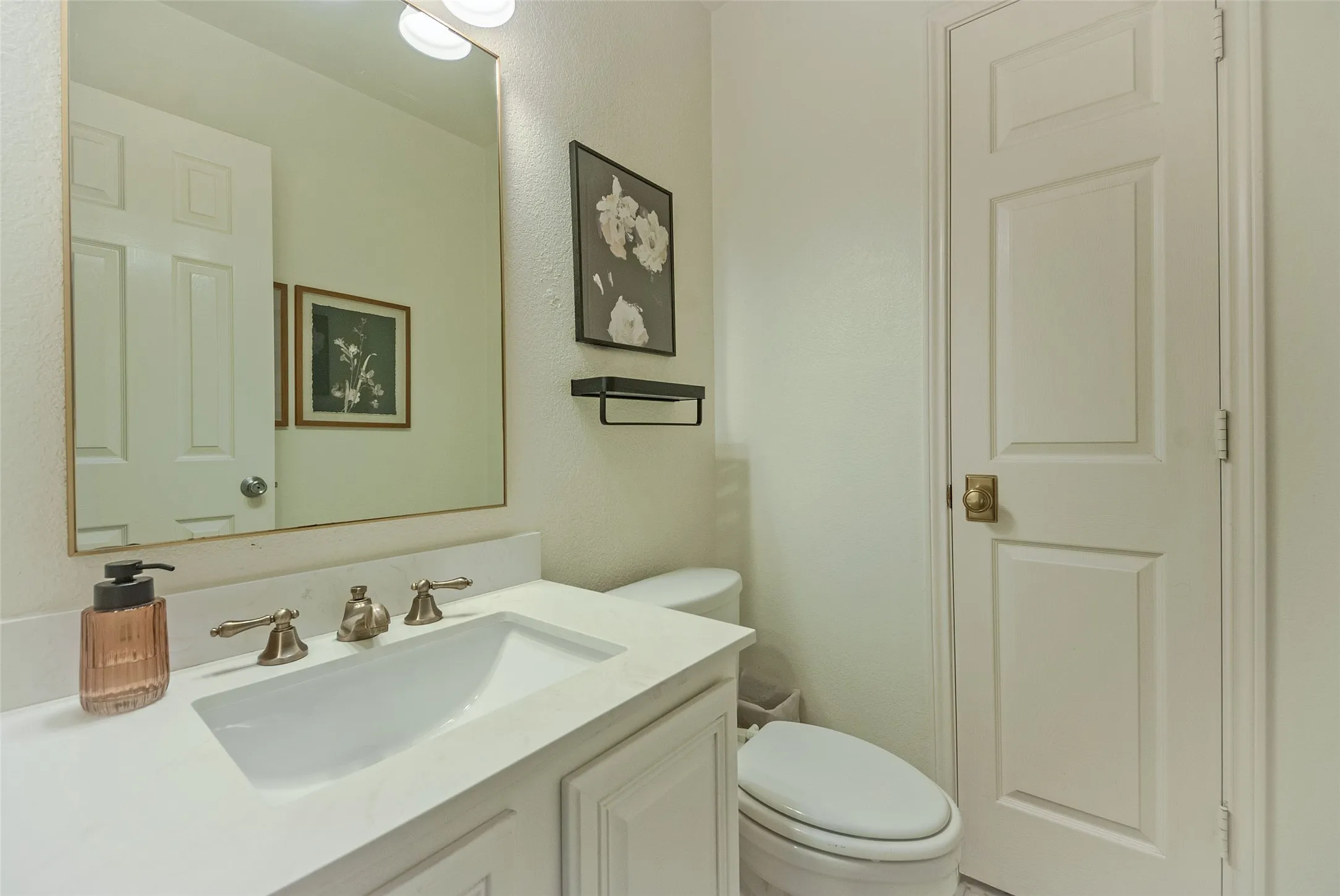 Single Family Residence For Sale in Denton County , 3922 Rolling Oaks Drive, Carrollton, Texas 75007, 4 Bedroom, 3 Bathroom, 2 Garage spaces, 2,498 Sqft, built in 1998, mls#21339095, Real Estate Agent in Carrollton, Homes For Sale in Denton county, Homes For Sale in Carrollton, Realtor in Carrollton Texas, Real Estate Brokerage Independent Realty Texas, Luminita Cordes Realtor