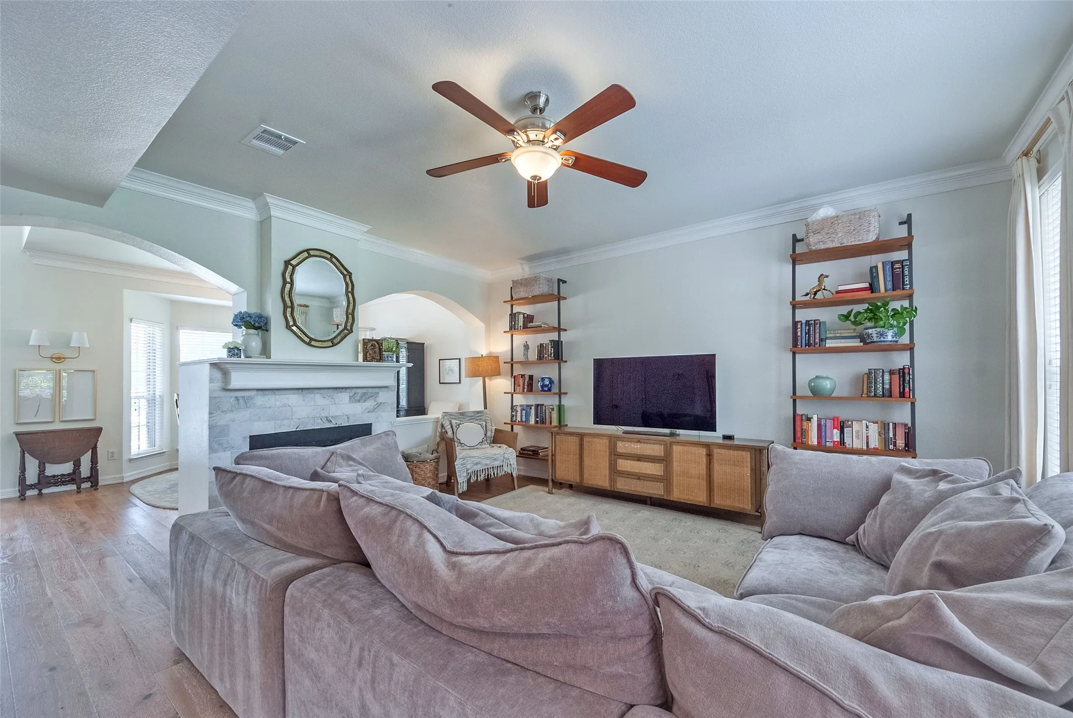 Single Family Residence For Sale in Denton County , 3922 Rolling Oaks Drive, Carrollton, Texas 75007, 4 Bedroom, 3 Bathroom, 2 Garage spaces, 2,498 Sqft, built in 1998, mls#21339095, Real Estate Agent in Carrollton, Homes For Sale in Denton county, Homes For Sale in Carrollton, Realtor in Carrollton Texas, Real Estate Brokerage Independent Realty Texas, Luminita Cordes Realtor