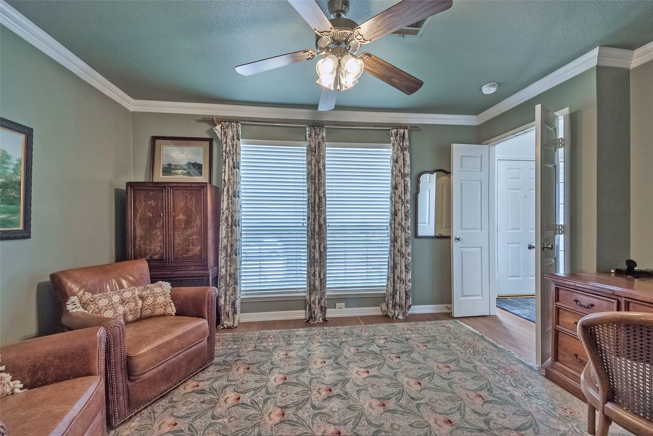 Single Family Residence For Sale in Denton County , 3922 Rolling Oaks Drive, Carrollton, Texas 75007, 4 Bedroom, 3 Bathroom, 2 Garage spaces, 2,498 Sqft, built in 1998, mls#21339095, Real Estate Agent in Carrollton, Homes For Sale in Denton county, Homes For Sale in Carrollton, Realtor in Carrollton Texas, Real Estate Brokerage Independent Realty Texas, Luminita Cordes Realtor