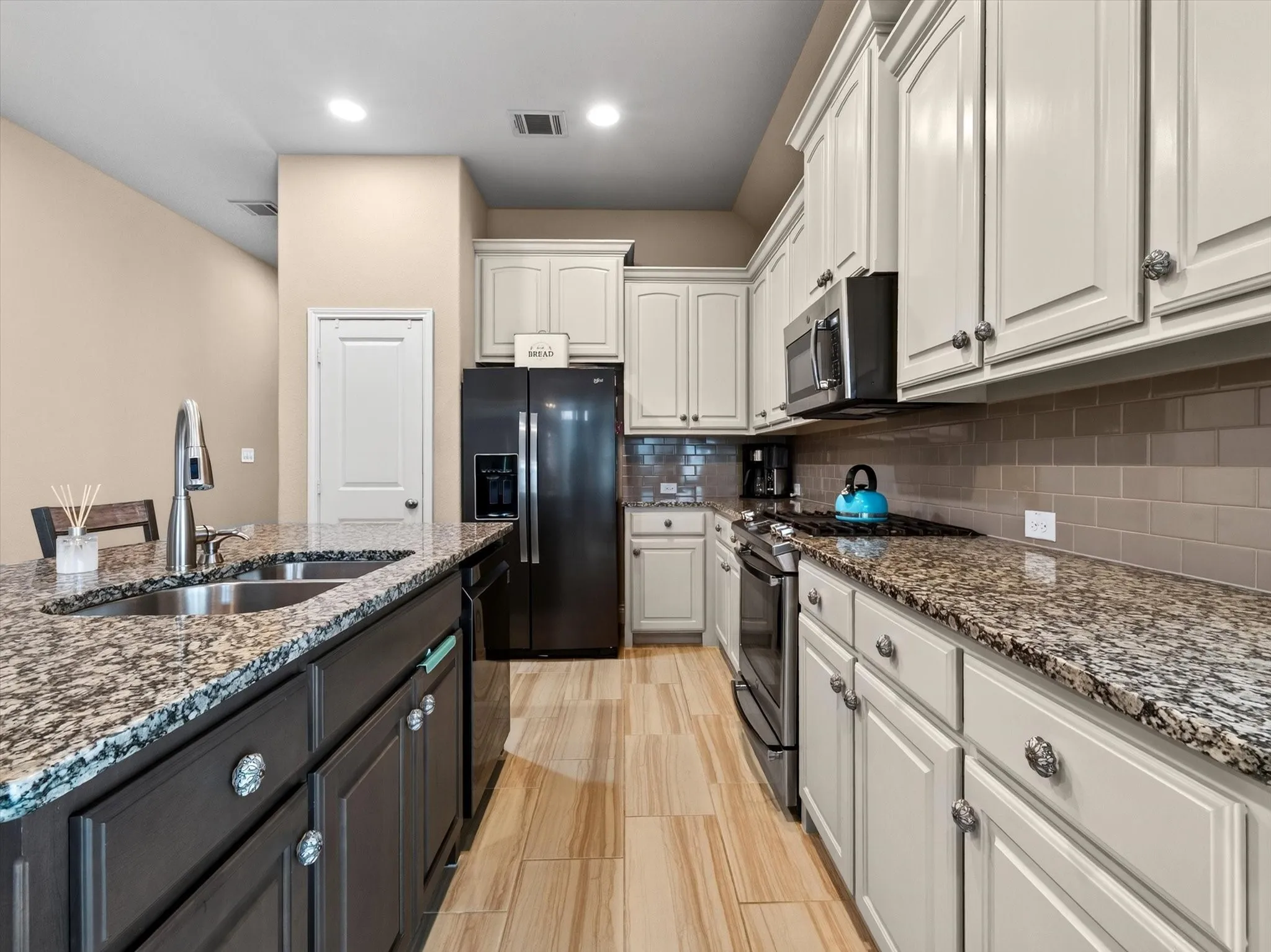 Single Family Residence For Sale in Collin County , 1005 Hubbard Creek Trail, Mc Kinney, Texas 75071, 3 Bedroom, 2 Bathroom, 2 Garage spaces, 1,668 Sqft, built in 2018, mls#21339149, Real Estate Agent in Mc Kinney, Homes For Sale in Collin county, Homes For Sale in Mc Kinney, Realtor in Mc Kinney Texas, Real Estate Brokerage Independent Realty Texas, Luminita Cordes Realtor