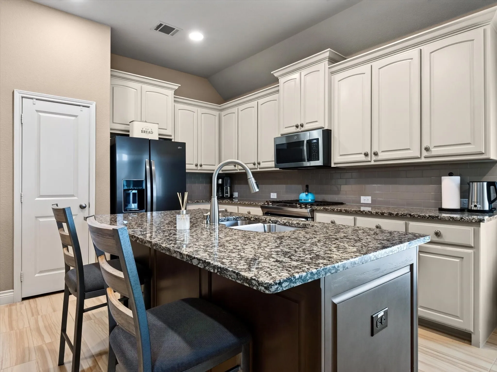 Single Family Residence For Sale in Collin County , 1005 Hubbard Creek Trail, Mc Kinney, Texas 75071, 3 Bedroom, 2 Bathroom, 2 Garage spaces, 1,668 Sqft, built in 2018, mls#21339149, Real Estate Agent in Mc Kinney, Homes For Sale in Collin county, Homes For Sale in Mc Kinney, Realtor in Mc Kinney Texas, Real Estate Brokerage Independent Realty Texas, Luminita Cordes Realtor