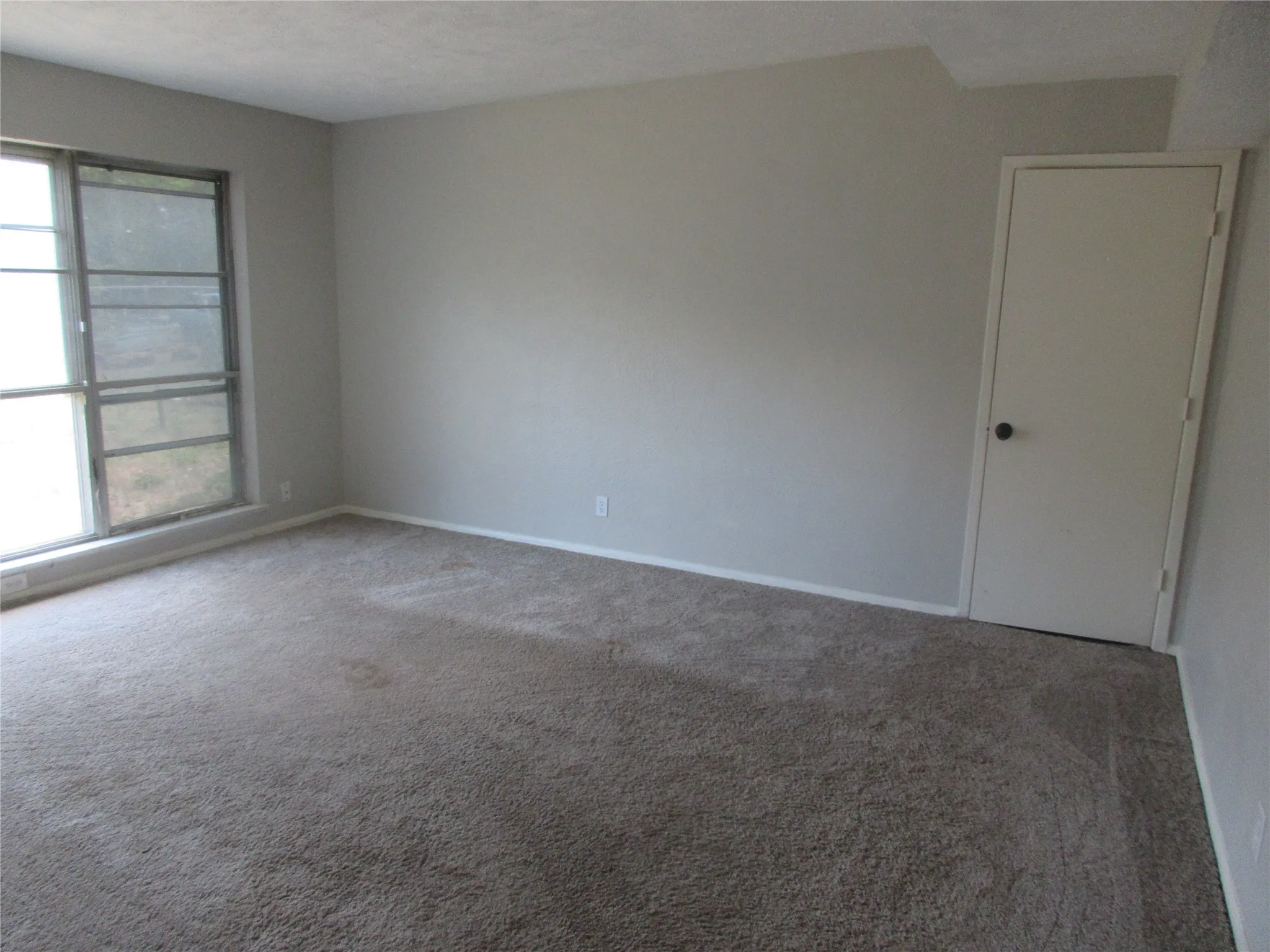 Single Family Residence For Sale in Tarrant County , 4904 Virgil Street, Fort Worth, Texas 76119, 3 Bedroom, 1 Bathroom, Garage spaces, 1,379 Sqft, built in 1960, mls#21339131, Real Estate Agent in Fort Worth, Homes For Sale in Tarrant county, Homes For Sale in Fort Worth, Realtor in Fort Worth Texas, Real Estate Brokerage Independent Realty Texas, Luminita Cordes Realtor