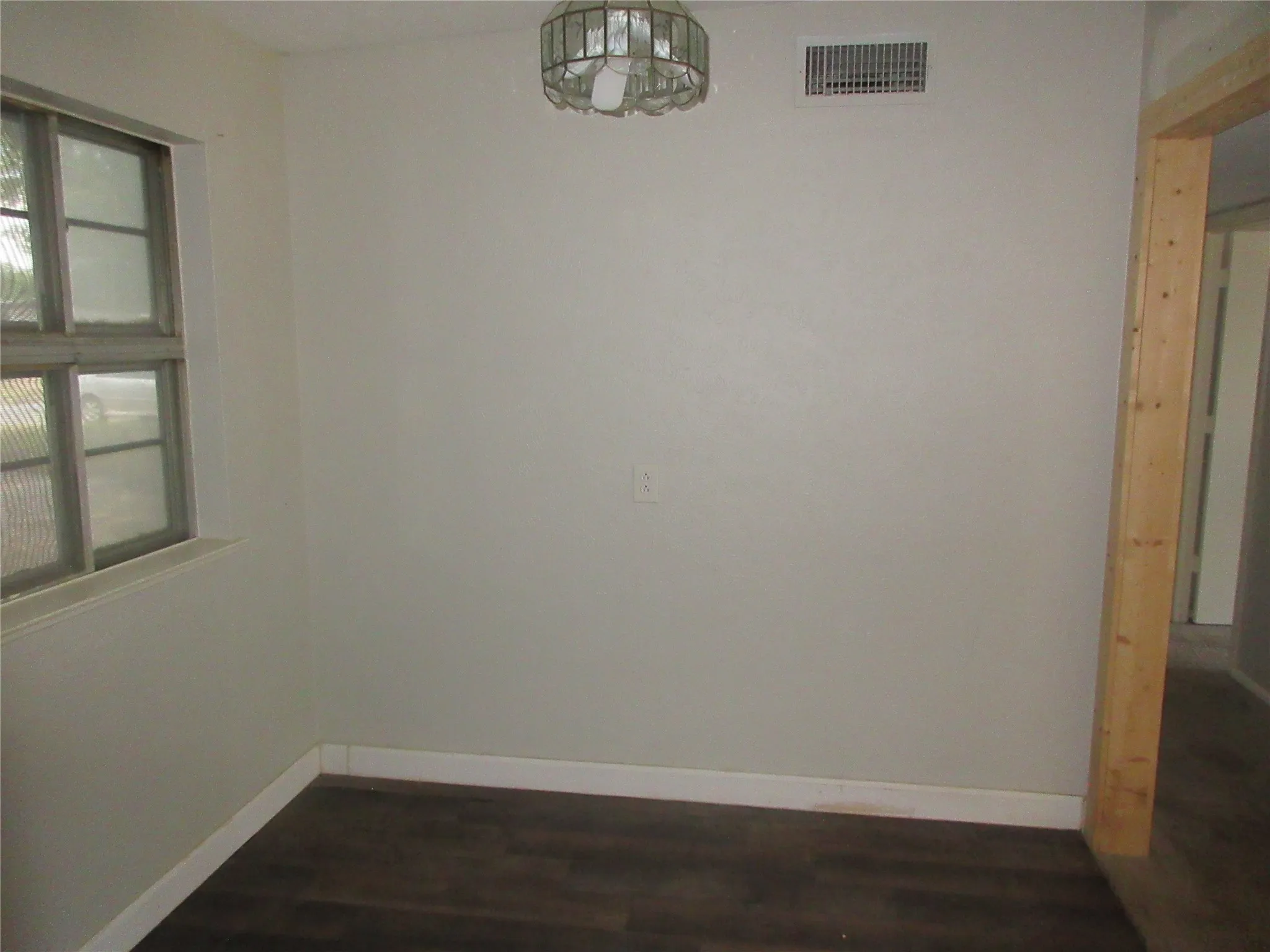 Single Family Residence For Sale in Tarrant County , 4904 Virgil Street, Fort Worth, Texas 76119, 3 Bedroom, 1 Bathroom, Garage spaces, 1,379 Sqft, built in 1960, mls#21339131, Real Estate Agent in Fort Worth, Homes For Sale in Tarrant county, Homes For Sale in Fort Worth, Realtor in Fort Worth Texas, Real Estate Brokerage Independent Realty Texas, Luminita Cordes Realtor
