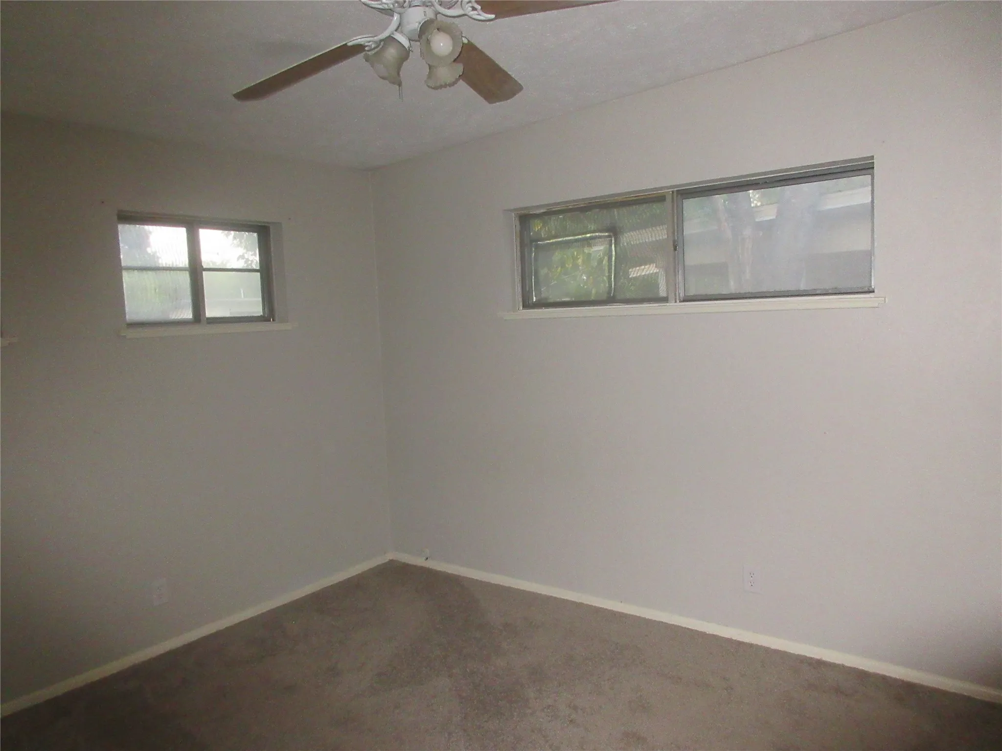 Single Family Residence For Sale in Tarrant County , 4904 Virgil Street, Fort Worth, Texas 76119, 3 Bedroom, 1 Bathroom, Garage spaces, 1,379 Sqft, built in 1960, mls#21339131, Real Estate Agent in Fort Worth, Homes For Sale in Tarrant county, Homes For Sale in Fort Worth, Realtor in Fort Worth Texas, Real Estate Brokerage Independent Realty Texas, Luminita Cordes Realtor