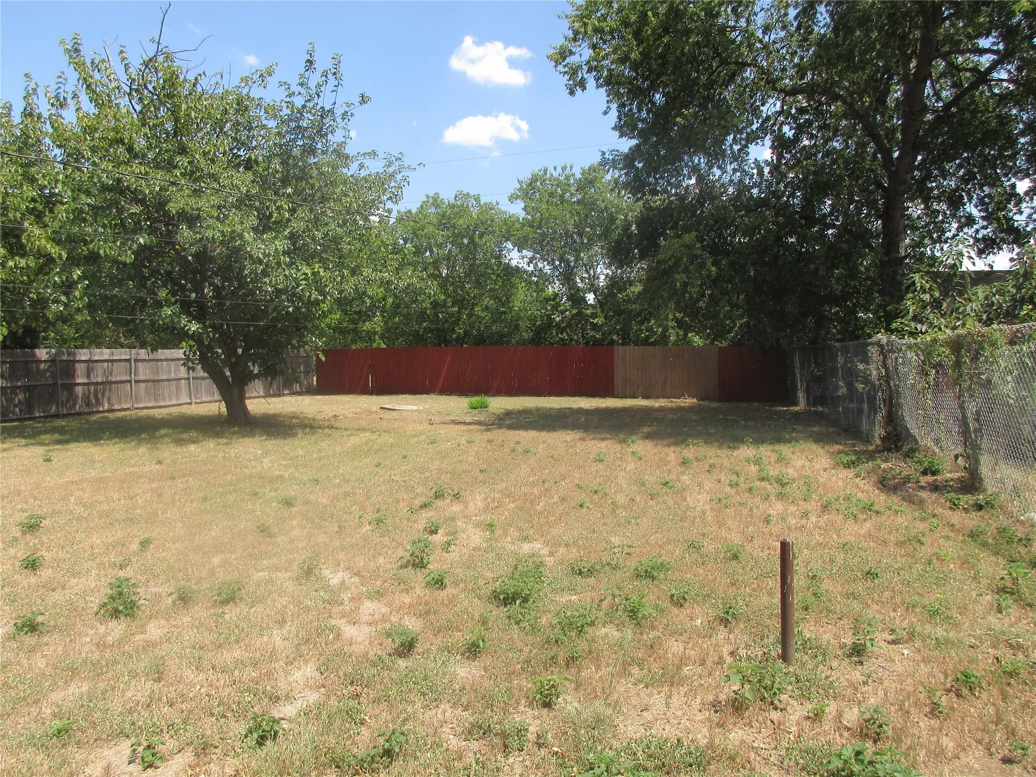 Single Family Residence For Sale in Tarrant County , 4904 Virgil Street, Fort Worth, Texas 76119, 3 Bedroom, 1 Bathroom, Garage spaces, 1,379 Sqft, built in 1960, mls#21339131, Real Estate Agent in Fort Worth, Homes For Sale in Tarrant county, Homes For Sale in Fort Worth, Realtor in Fort Worth Texas, Real Estate Brokerage Independent Realty Texas, Luminita Cordes Realtor